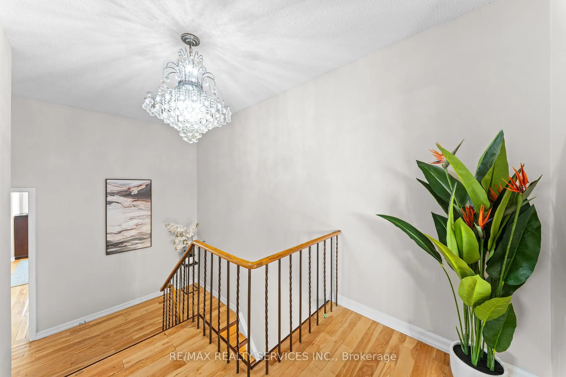 Photo 15 of 28 Kingswood Drive, Brampton, Brampton North — HOMEH