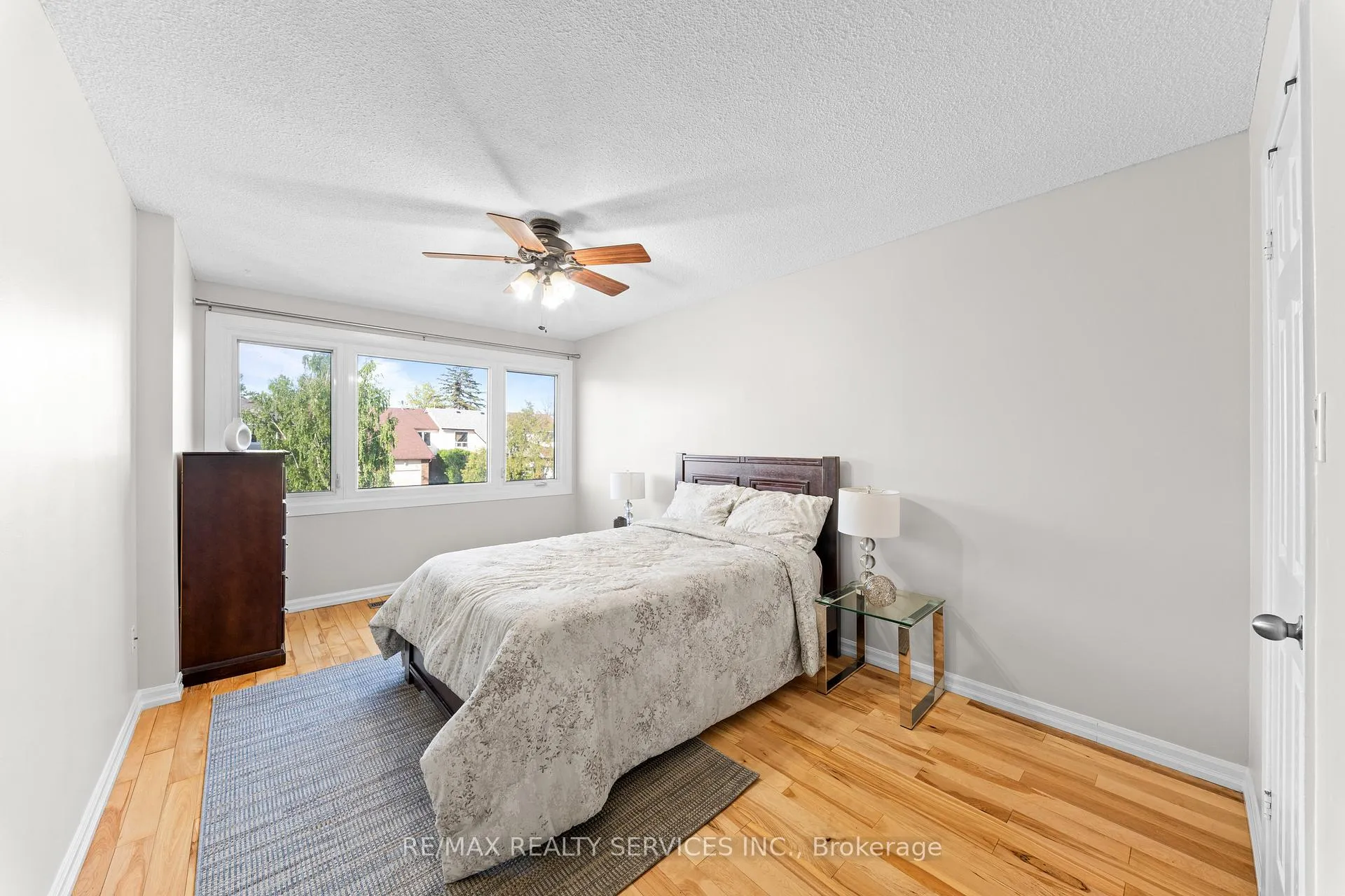 Photo 16 of 28 Kingswood Drive, Brampton, Brampton North — HOMEH