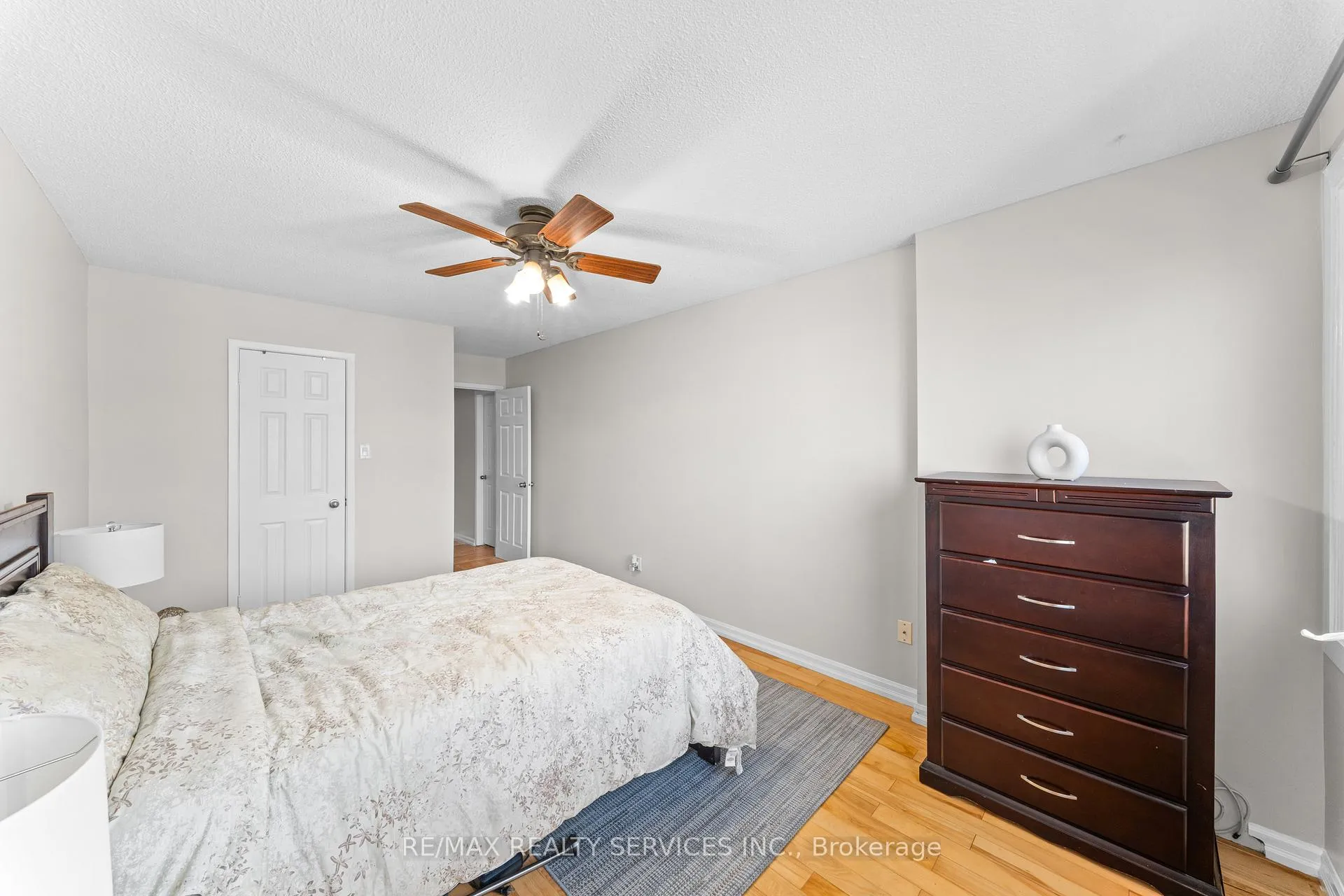 Photo 17 of 28 Kingswood Drive, Brampton, Brampton North — HOMEH