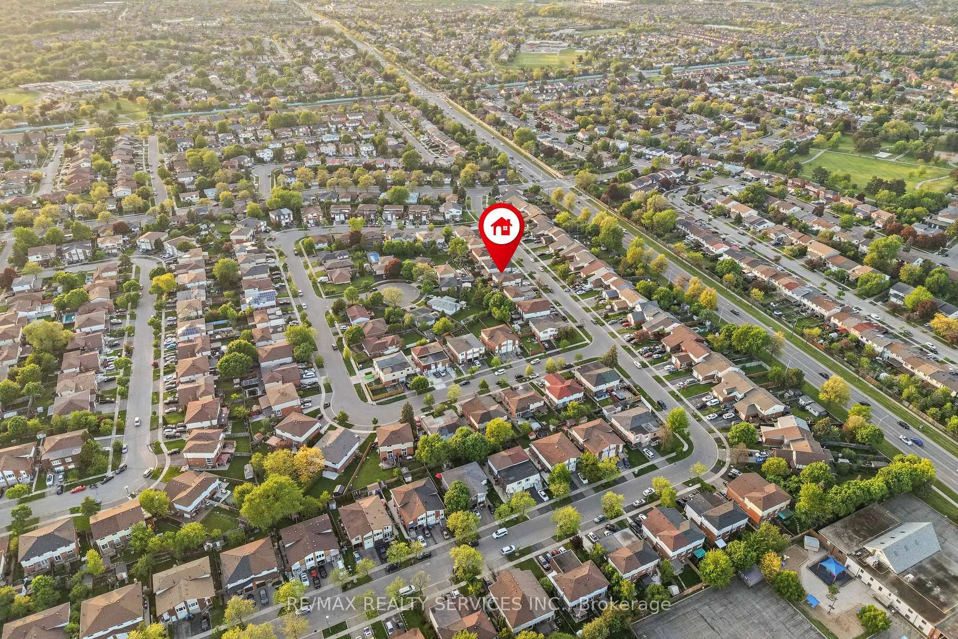 Photo 33 of 28 Kingswood Drive, Brampton, Brampton North — HOMEH