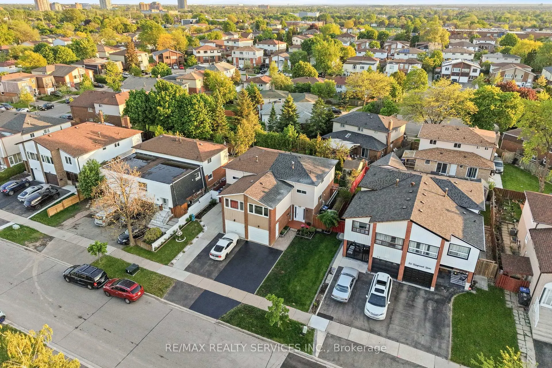 Photo 34 of 28 Kingswood Drive, Brampton, Brampton North — HOMEH