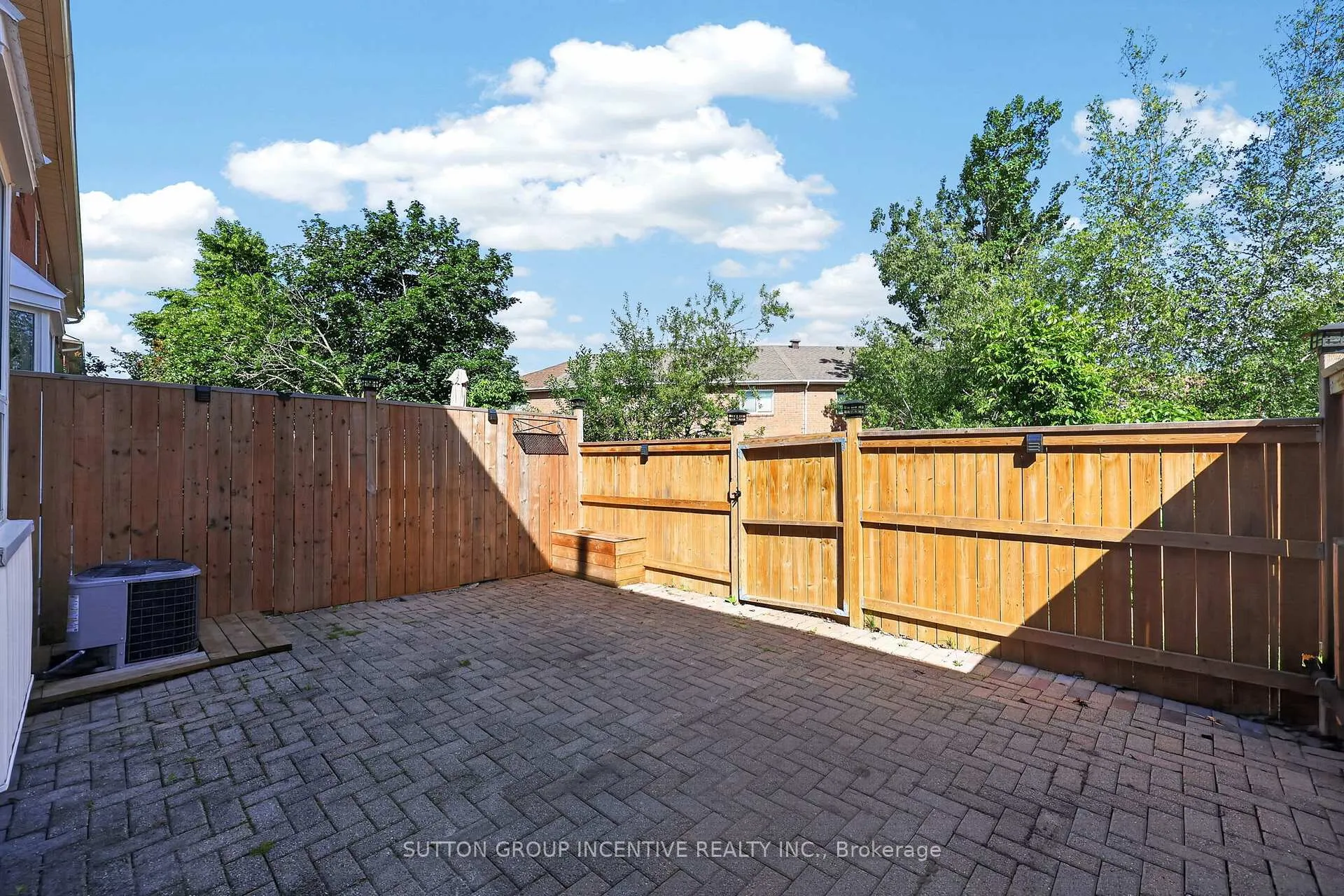 Photo 7 of Unit 16, 165 Kozlov Street, Barrie, West Bayfield — HOMEH