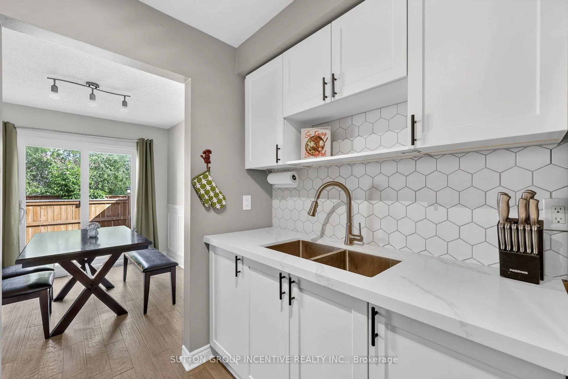 Photo 25 of Unit 16, 165 Kozlov Street, Barrie, West Bayfield — HOMEH