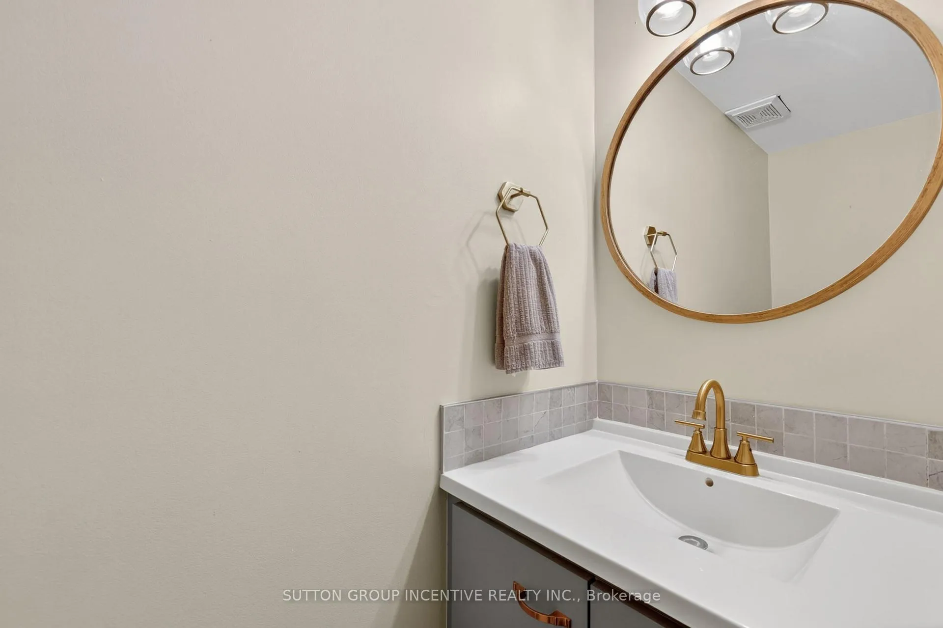 Photo 31 of Unit 16, 165 Kozlov Street, Barrie, West Bayfield — HOMEH