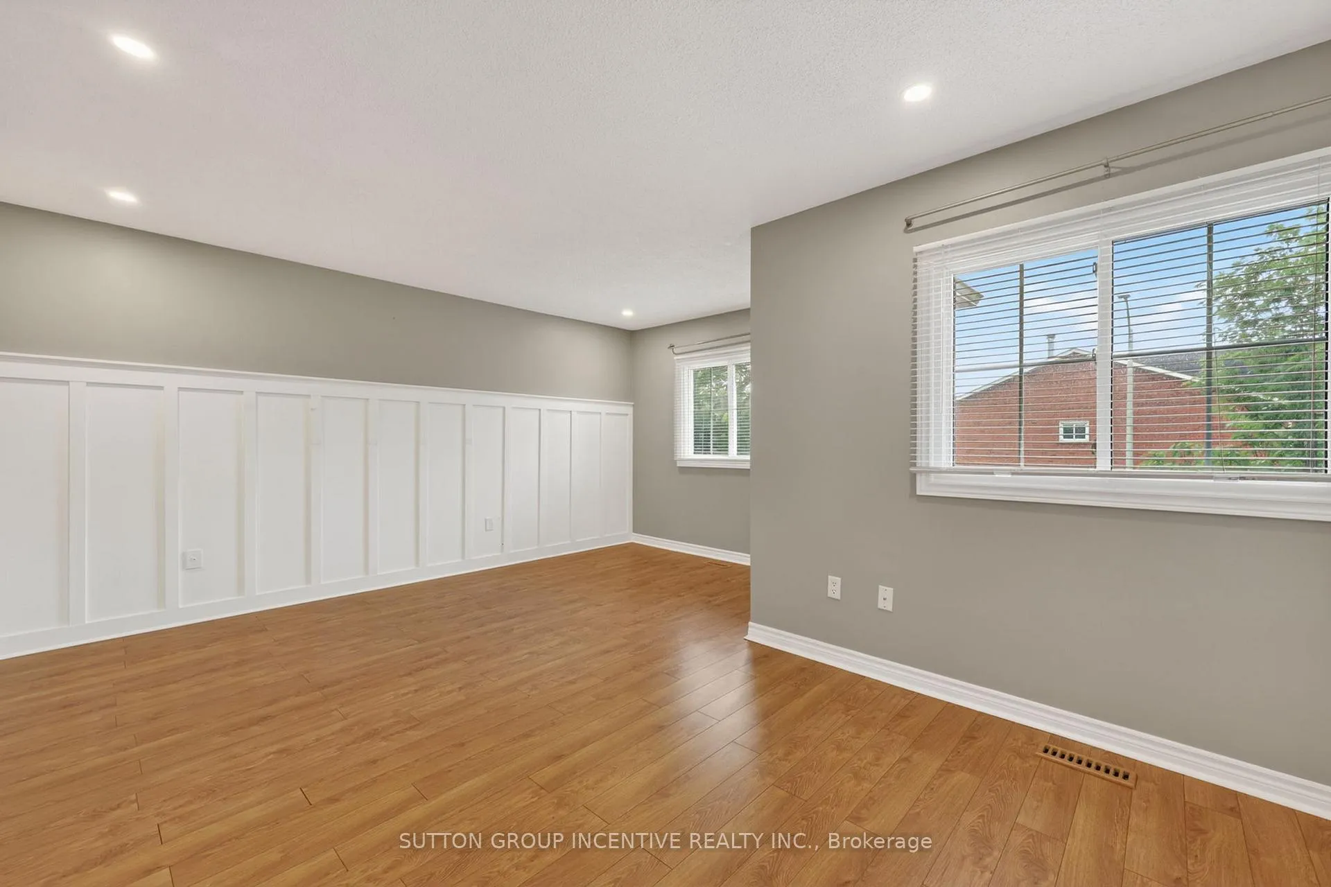 Photo 35 of Unit 16, 165 Kozlov Street, Barrie, West Bayfield — HOMEH