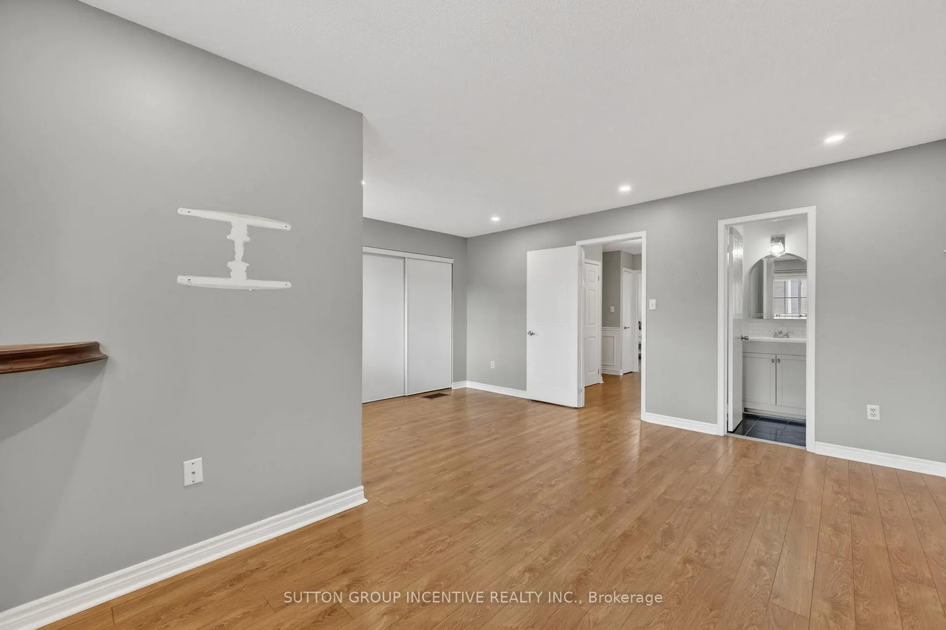Photo 36 of Unit 16, 165 Kozlov Street, Barrie, West Bayfield — HOMEH