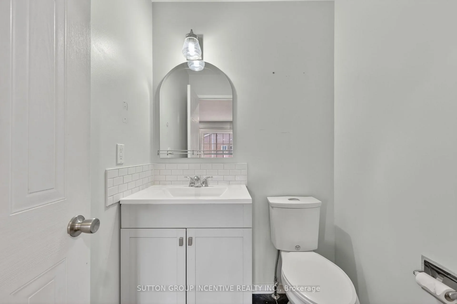 Photo 37 of Unit 16, 165 Kozlov Street, Barrie, West Bayfield — HOMEH