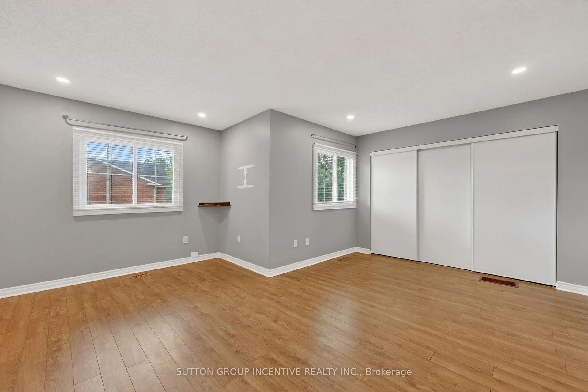 Photo 38 of Unit 16, 165 Kozlov Street, Barrie, West Bayfield — HOMEH