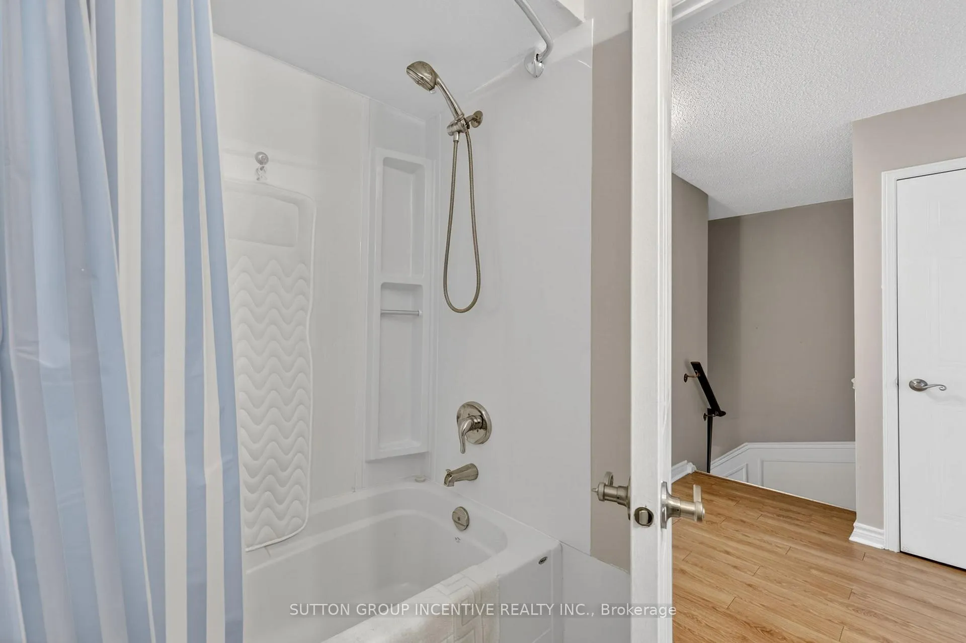Photo 41 of Unit 16, 165 Kozlov Street, Barrie, West Bayfield — HOMEH
