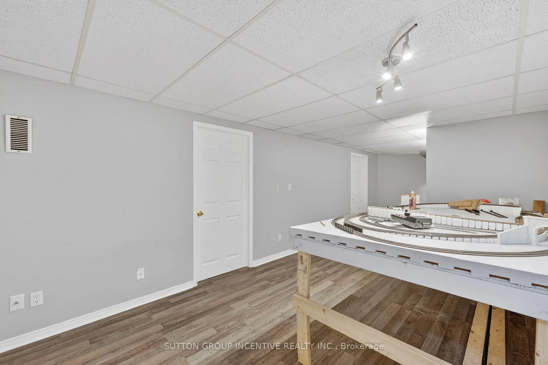 Photo 45 of Unit 16, 165 Kozlov Street, Barrie, West Bayfield — HOMEH