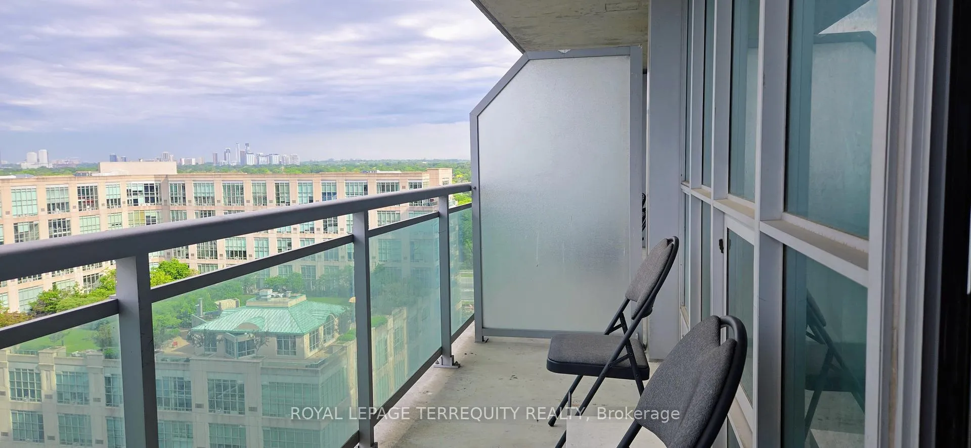 Photo 13 of Unit 1708, 155 Legion Road N, Etobicoke, Mimico — HOMEH