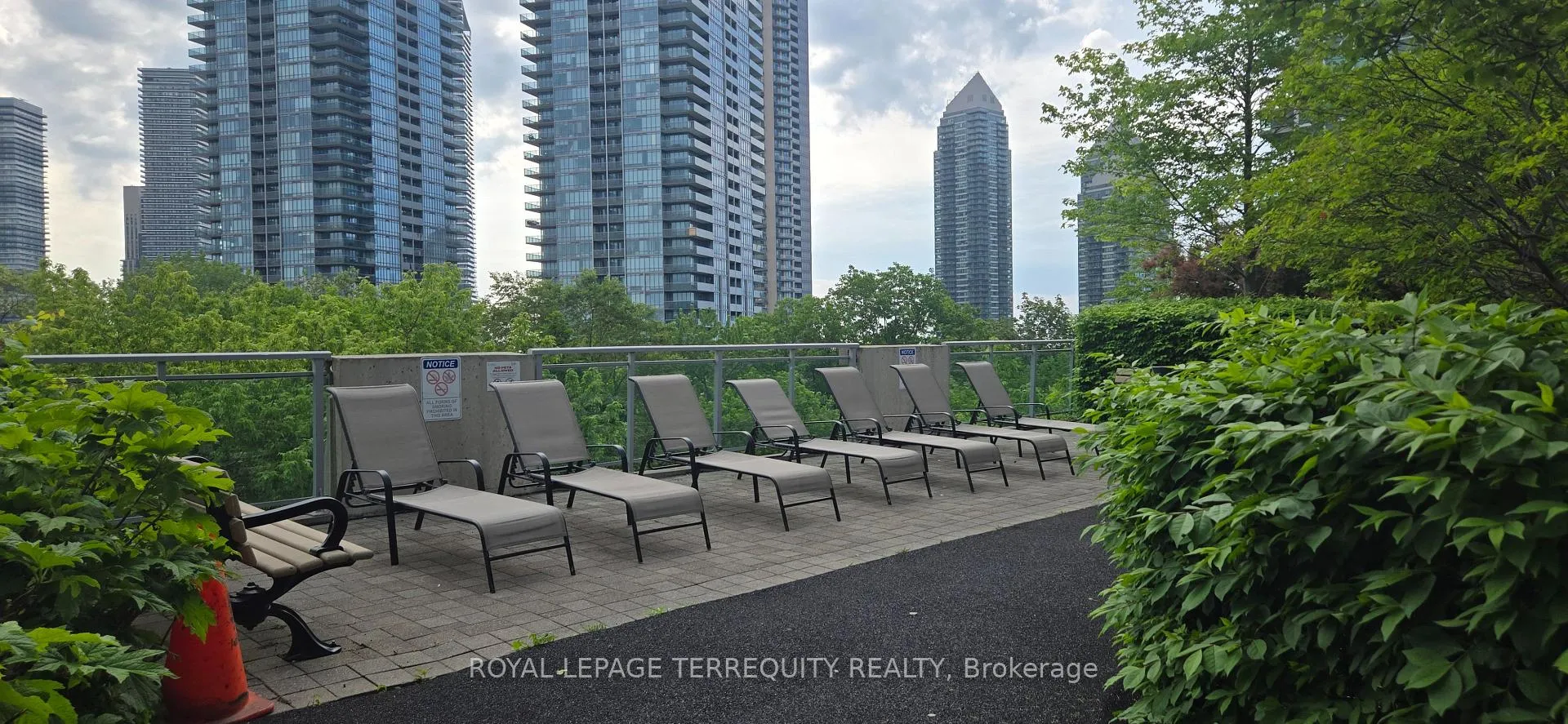 Photo 18 of Unit 1708, 155 Legion Road N, Etobicoke, Mimico — HOMEH