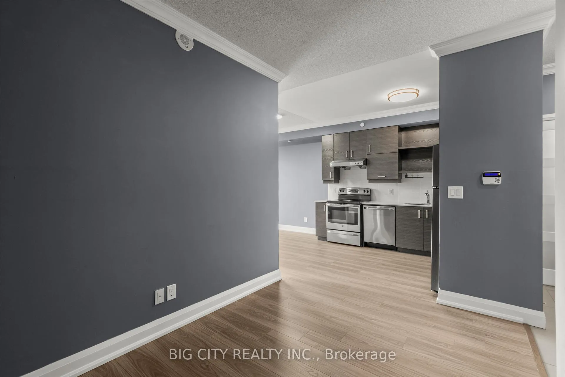 Photo 6 of Unit 312, 8200 Birchmount Road, Markham, Unionville — HOMEH