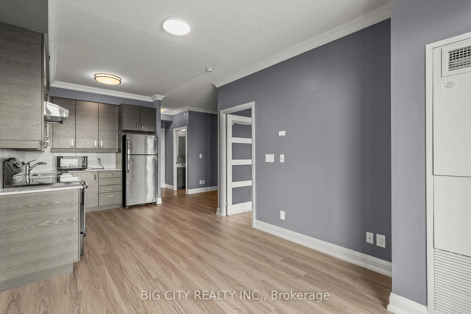 Photo 11 of Unit 312, 8200 Birchmount Road, Markham, Unionville — HOMEH
