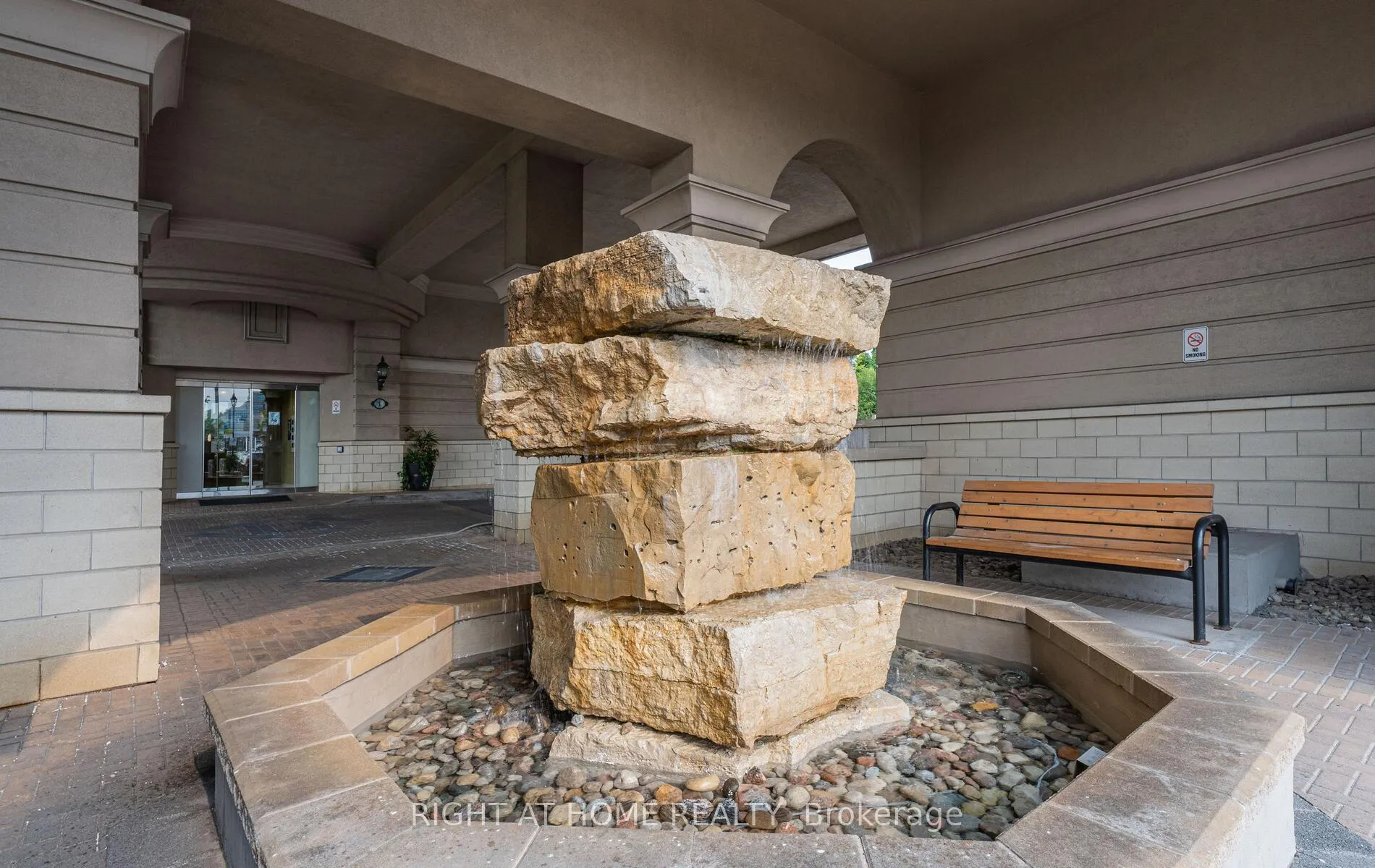 Photo 3 of Unit 111, 1 Maison Parc Court, Vaughan, Lakeview Estates — HOMEH