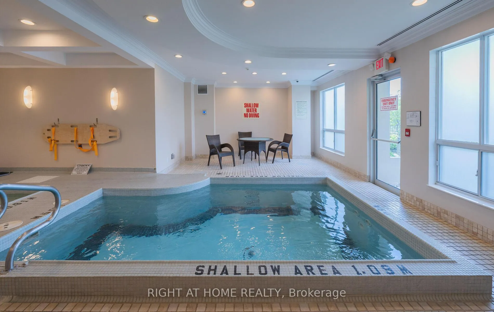 Photo 4 of Unit 111, 1 Maison Parc Court, Vaughan, Lakeview Estates — HOMEH