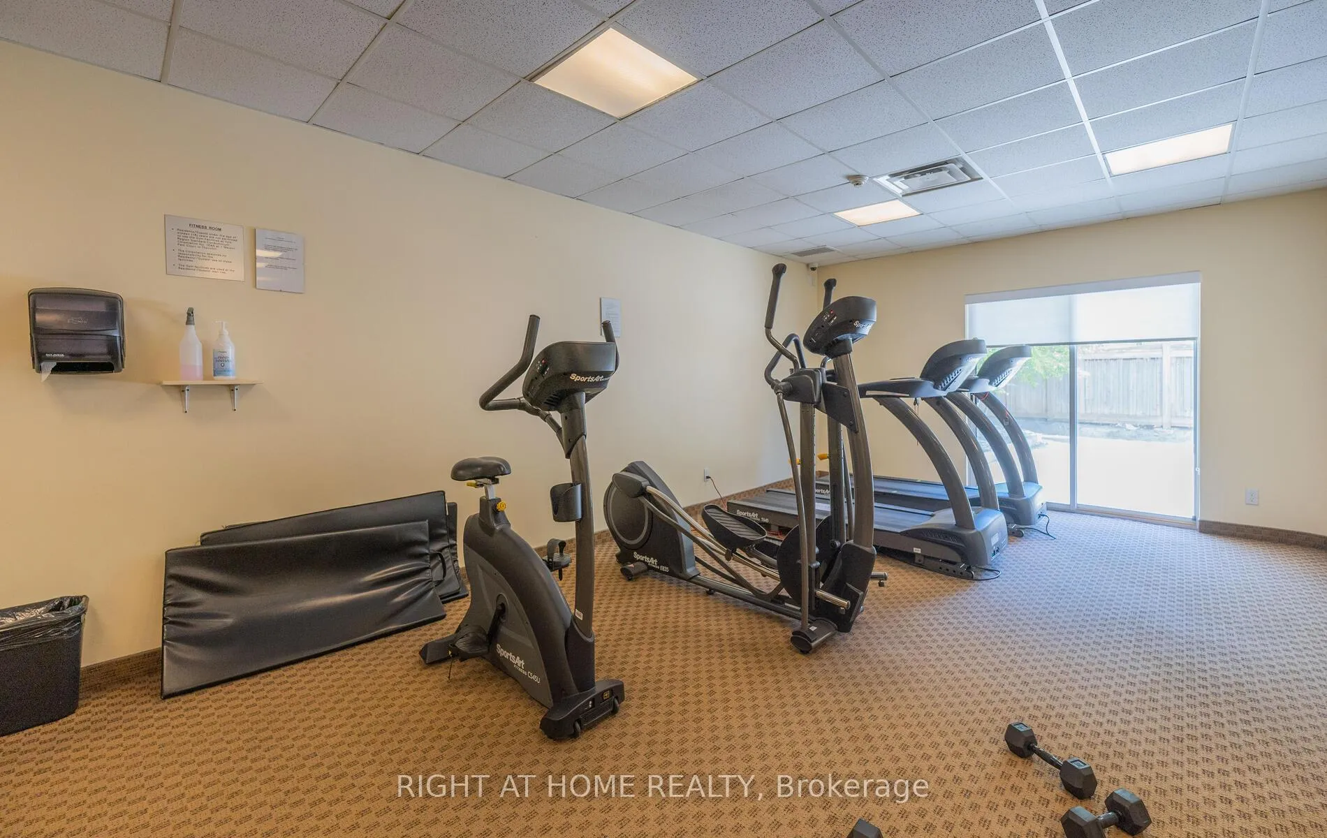 Photo 5 of Unit 111, 1 Maison Parc Court, Vaughan, Lakeview Estates — HOMEH