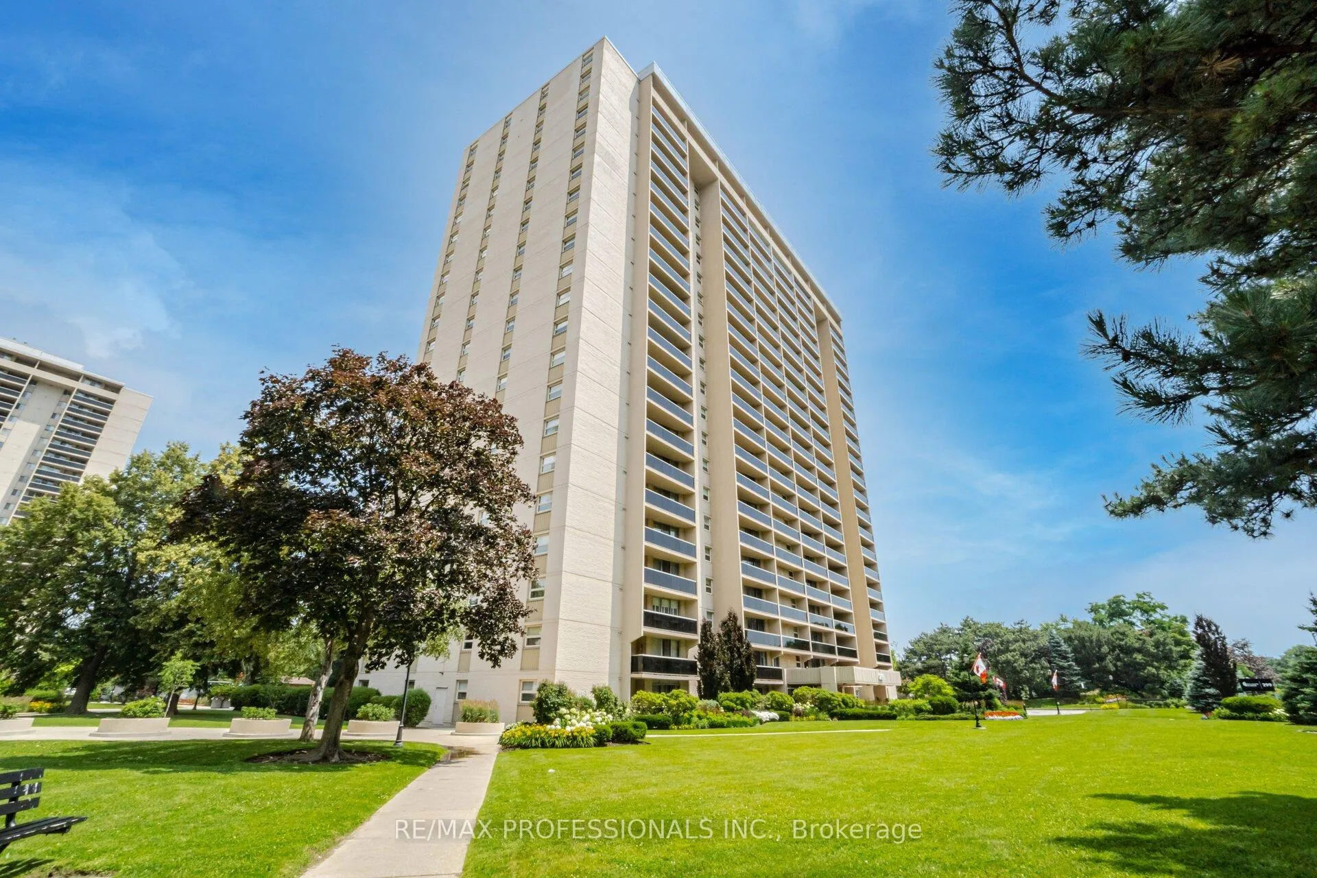 Photo 2 of Unit 705, 299 Mill Road, Etobicoke, Markland Wood — HOMEH