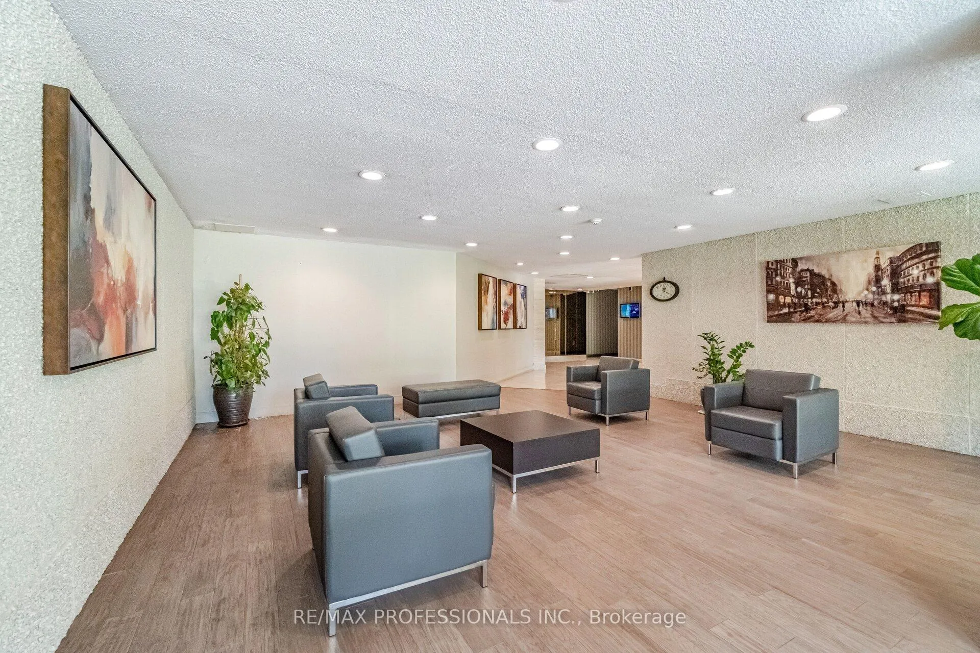 Photo 6 of Unit 705, 299 Mill Road, Etobicoke, Markland Wood — HOMEH