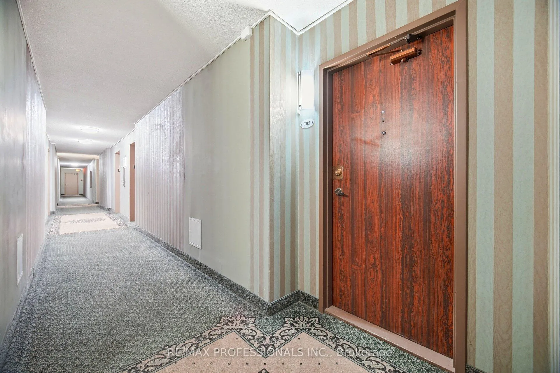 Photo 7 of Unit 705, 299 Mill Road, Etobicoke, Markland Wood — HOMEH
