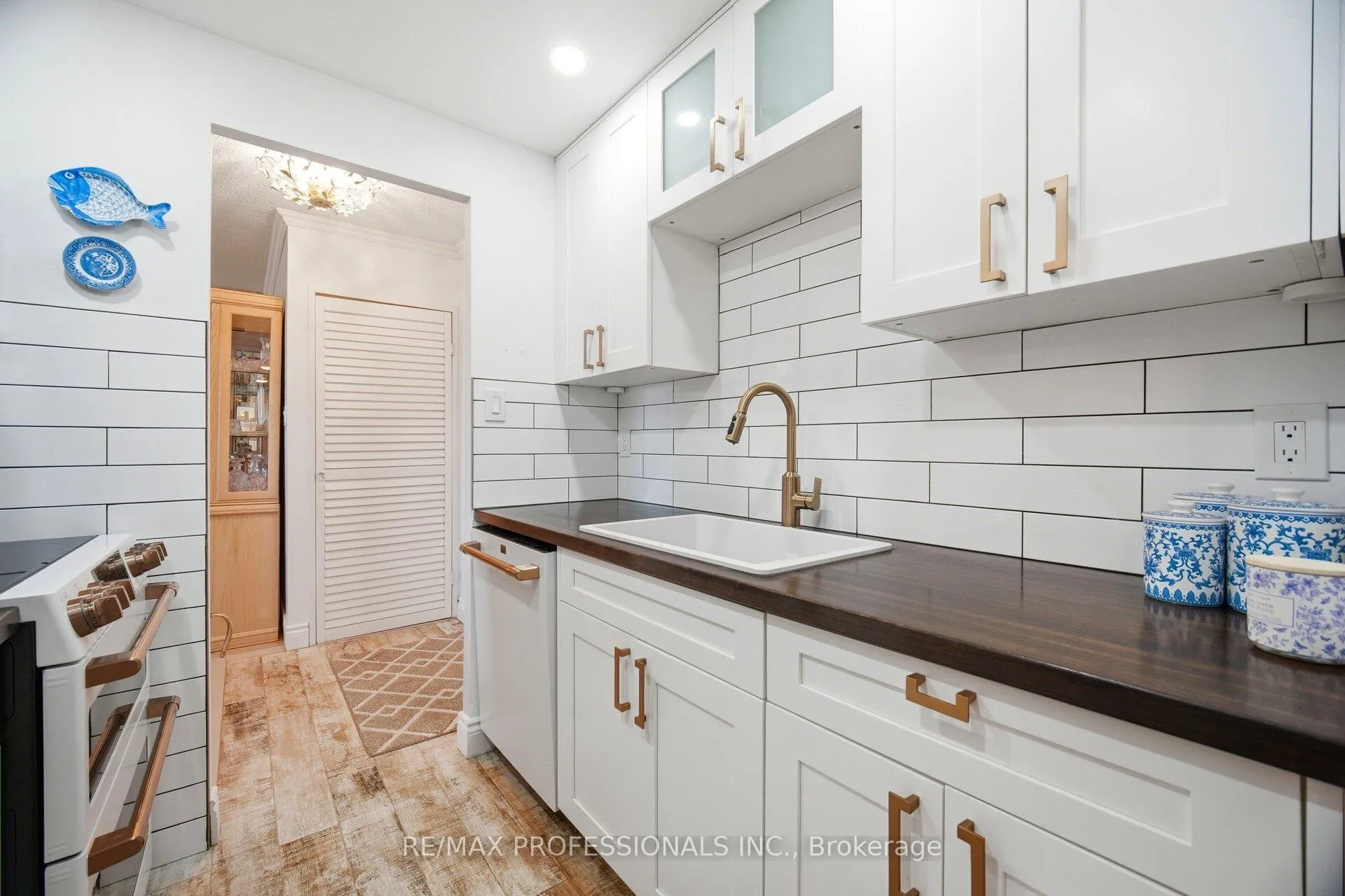 Photo 20 of Unit 705, 299 Mill Road, Etobicoke, Markland Wood — HOMEH