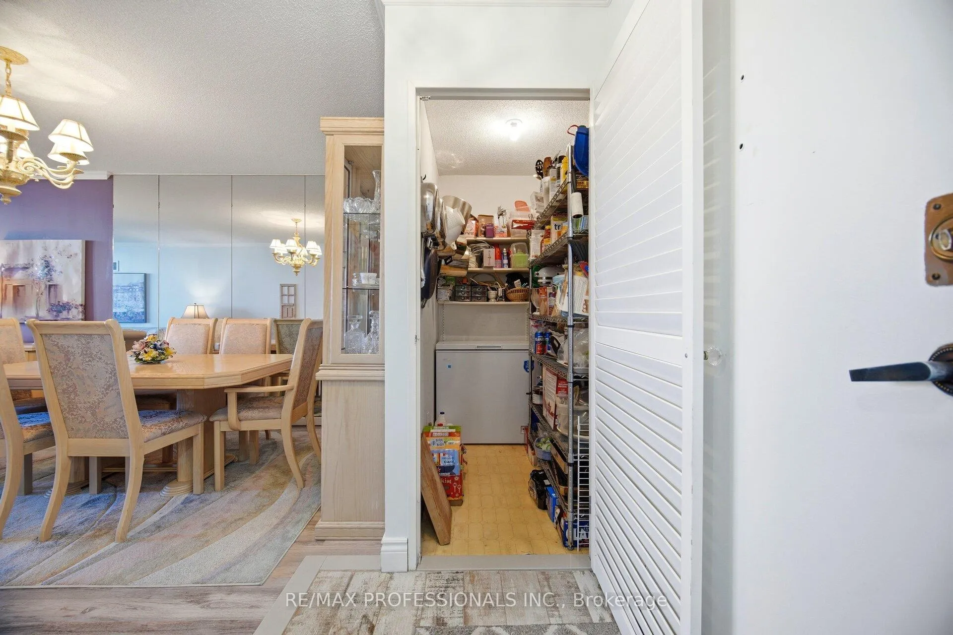 Photo 40 of Unit 705, 299 Mill Road, Etobicoke, Markland Wood — HOMEH