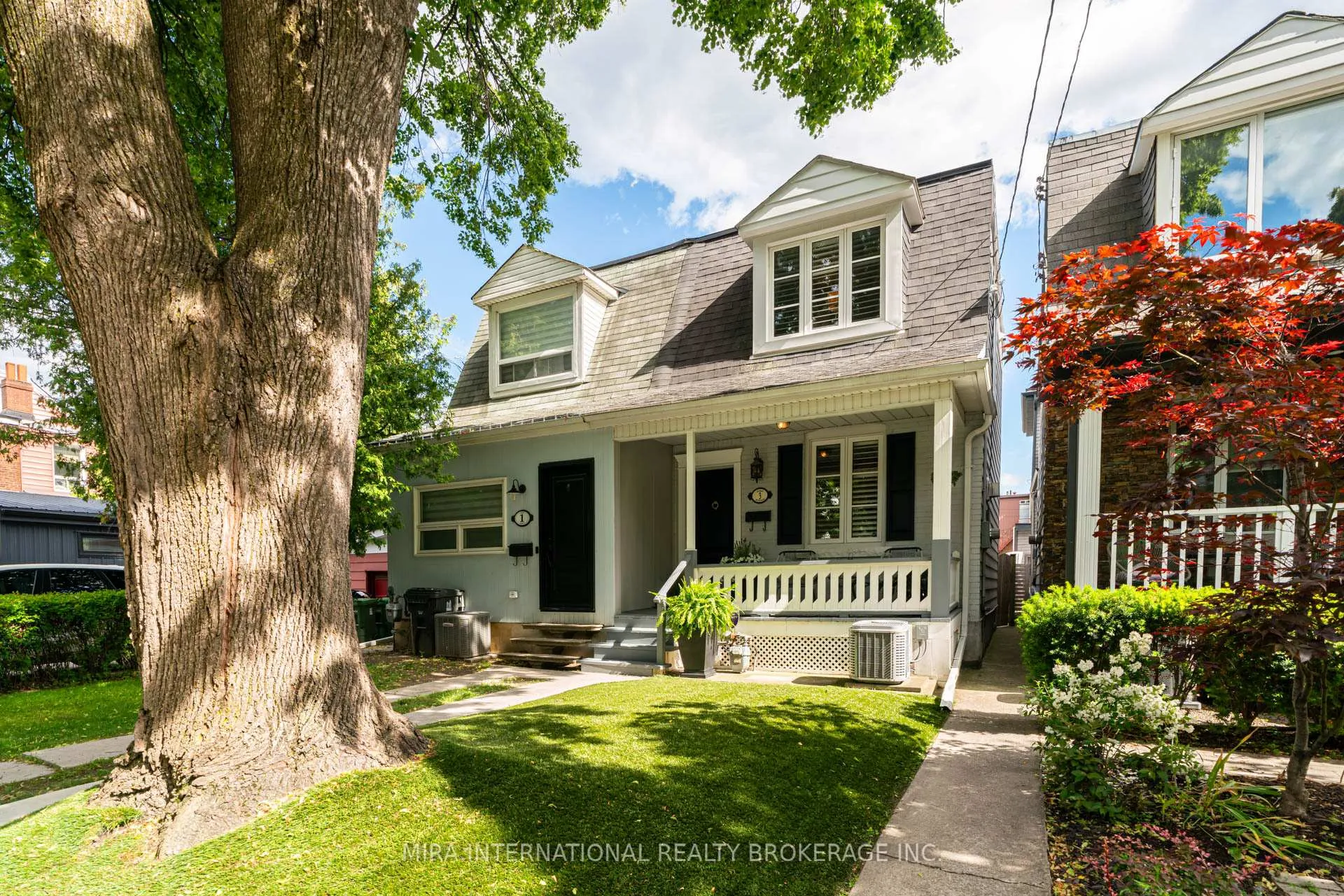 Photo 2 of 3 Hugo Avenue, Toronto, Dovercourt-Wallace Emerson-Junction — HOMEH