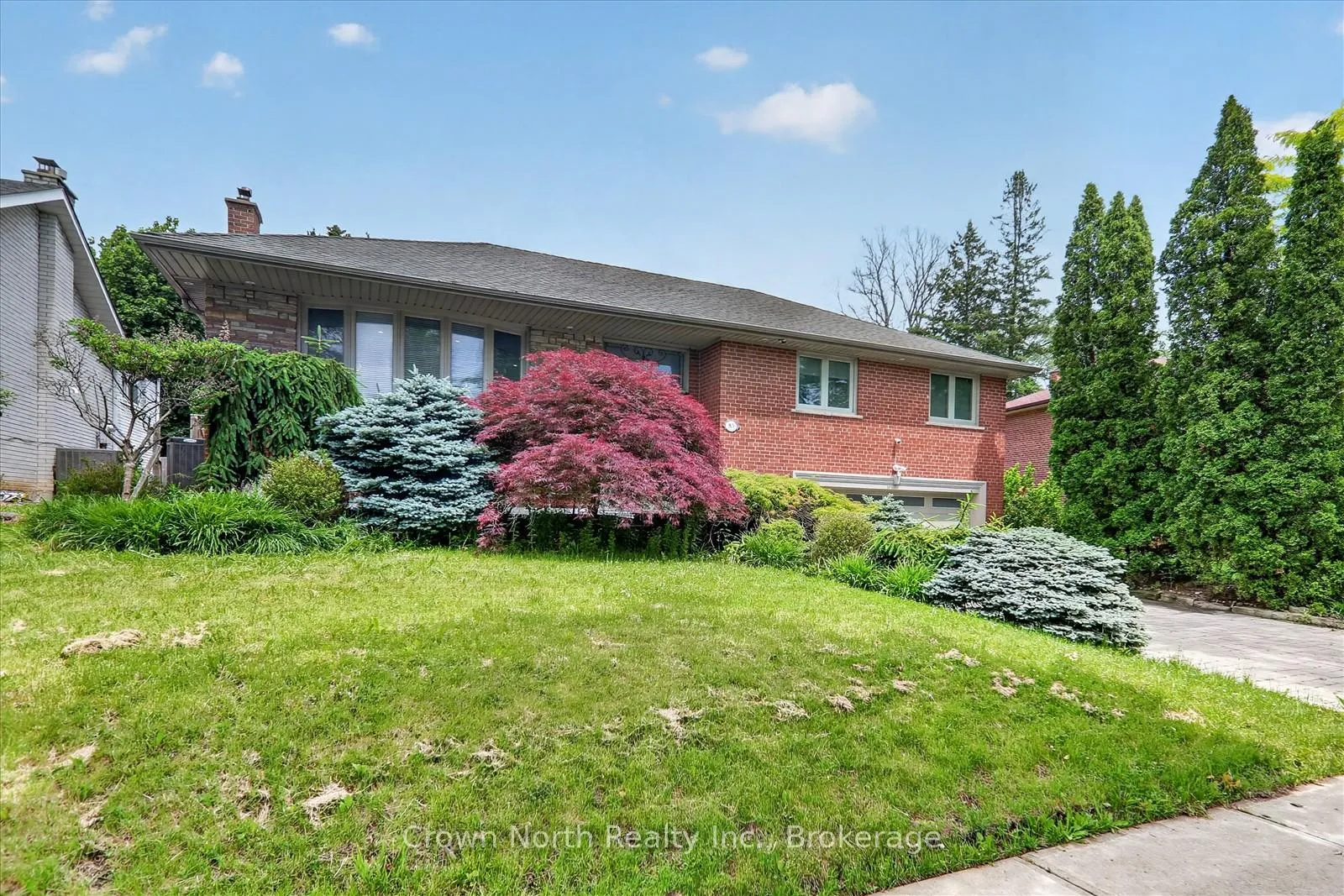 Photo 2 of 85 Portico Drive, Scarborough, Woburn — HOMEH