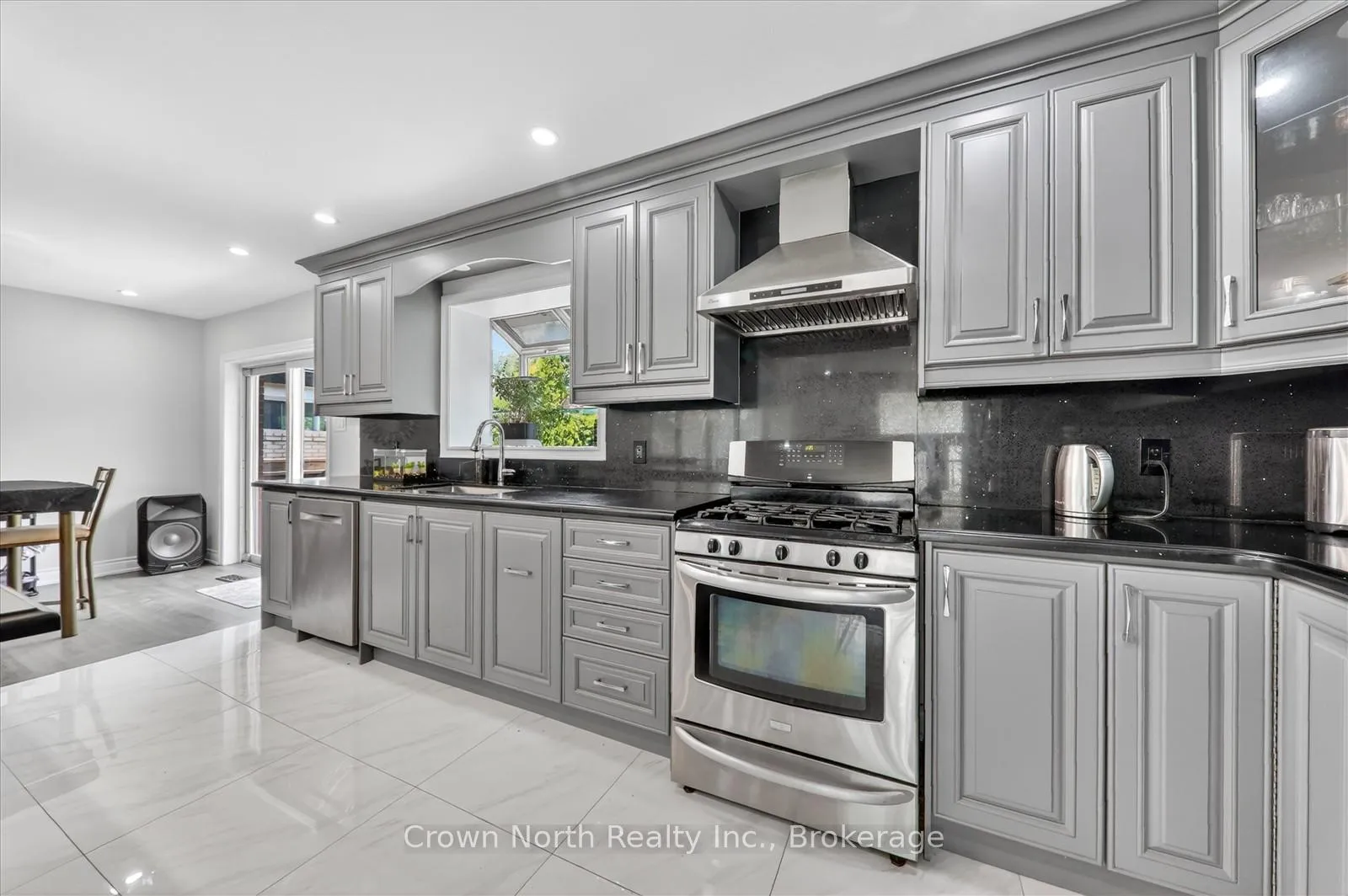 Photo 11 of 85 Portico Drive, Scarborough, Woburn — HOMEH