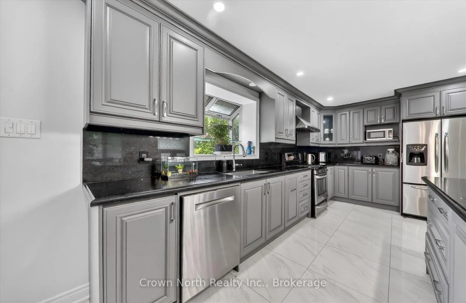 Photo 12 of 85 Portico Drive, Scarborough, Woburn — HOMEH