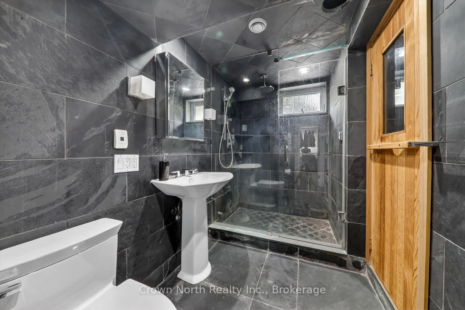 Photo 28 of 85 Portico Drive, Scarborough, Woburn — HOMEH