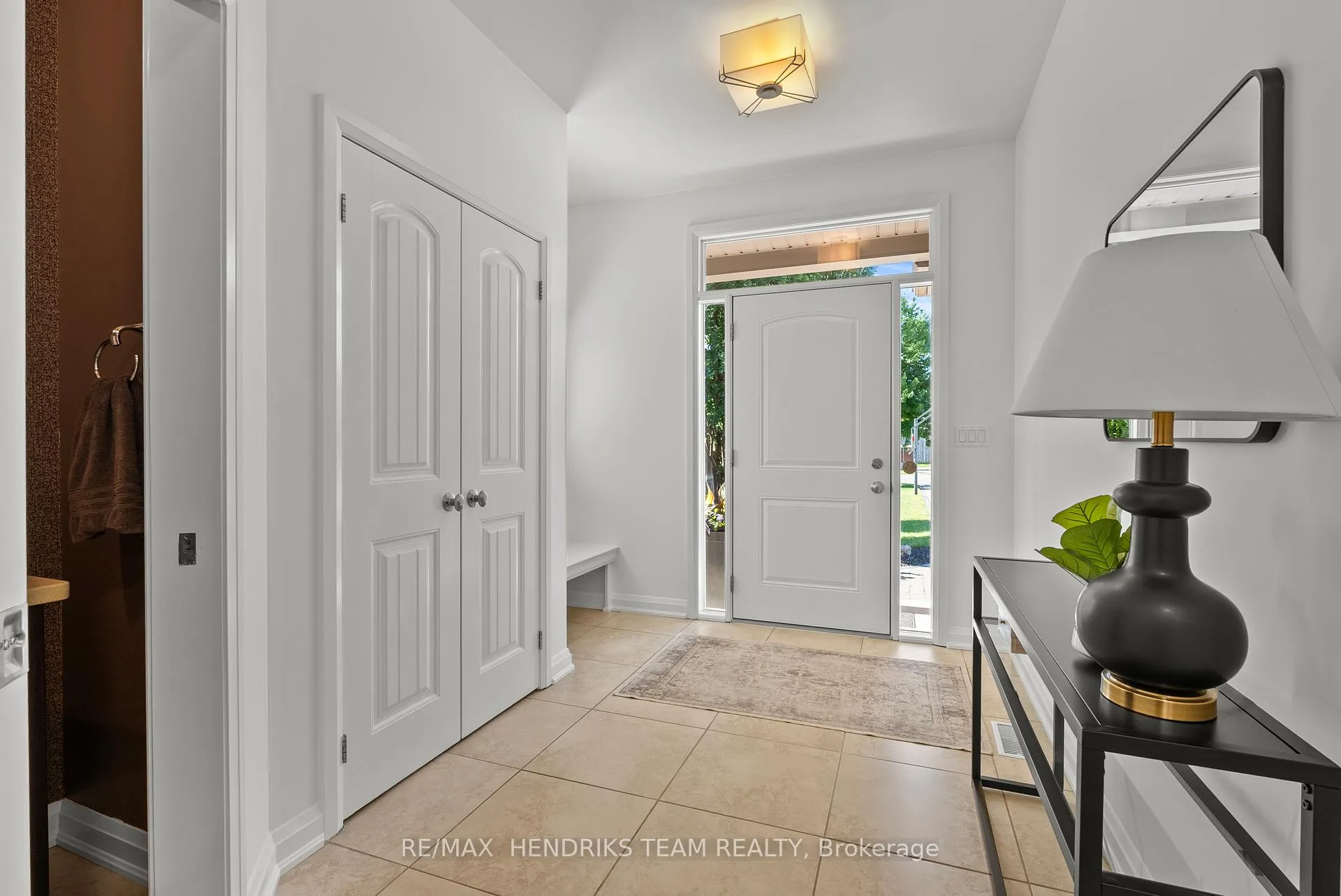 Photo 5 of 85 Videl Crescent N, St. Catharines, Grapeview — HOMEH