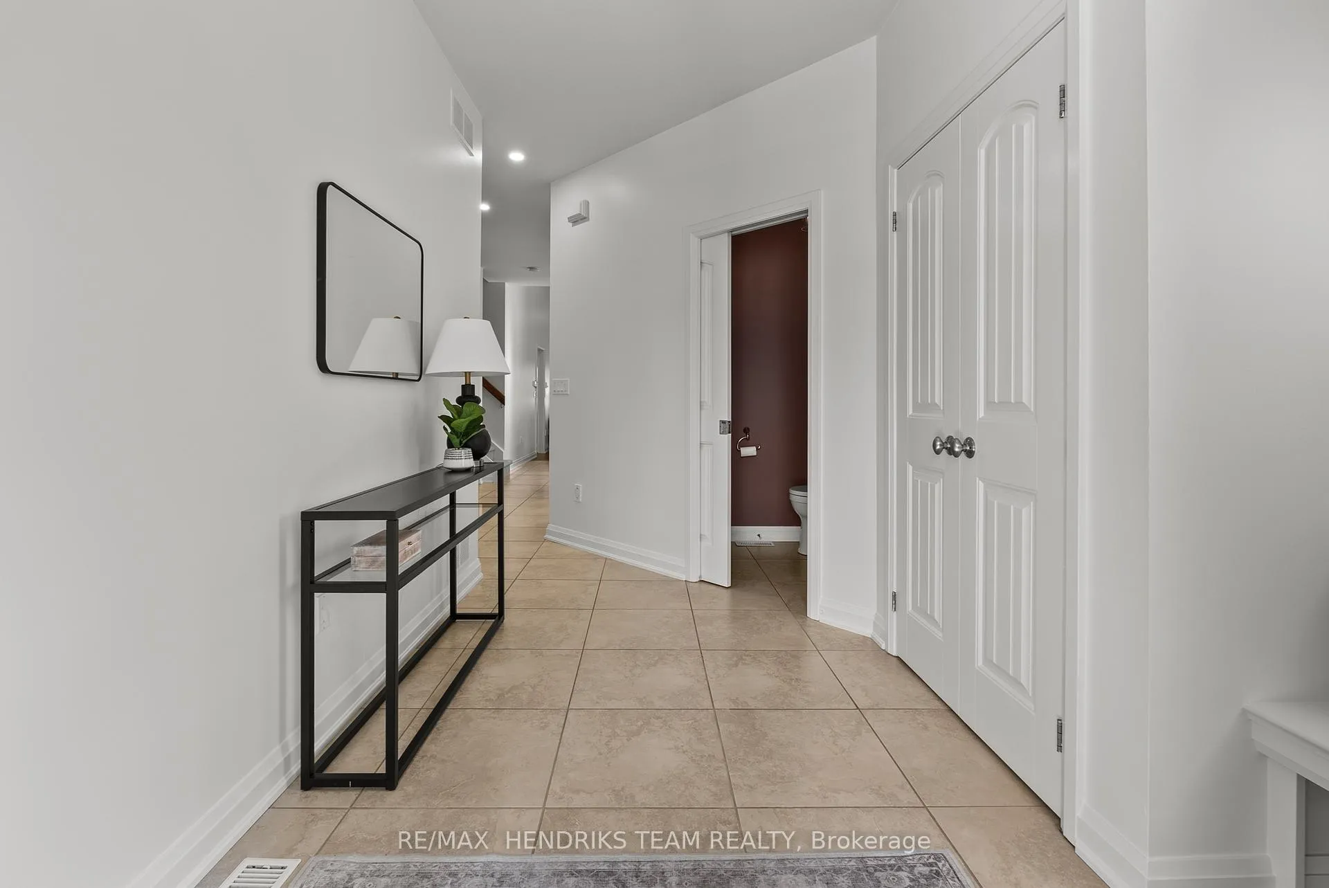 Photo 6 of 85 Videl Crescent N, St. Catharines, Grapeview — HOMEH