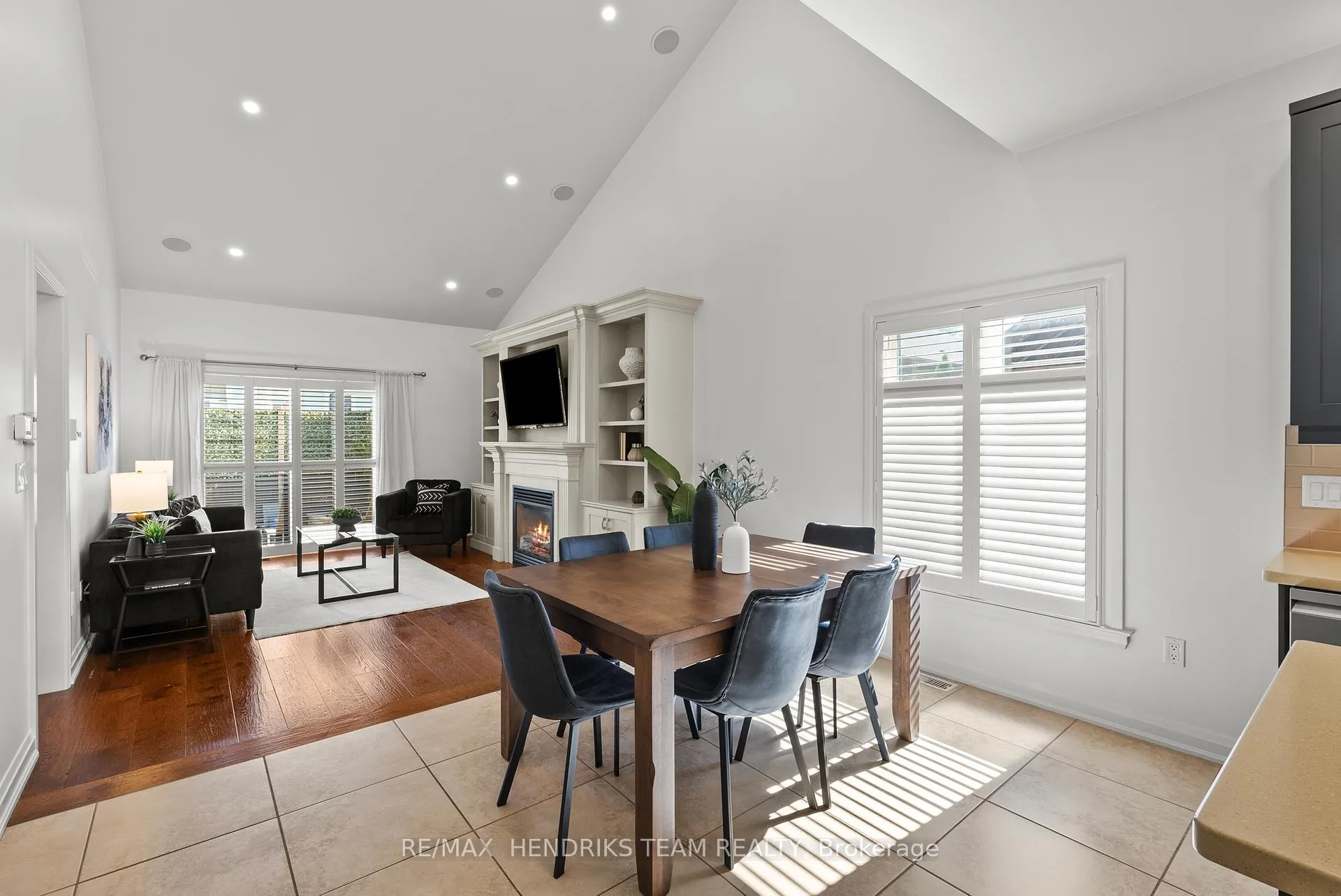 Photo 12 of 85 Videl Crescent N, St. Catharines, Grapeview — HOMEH
