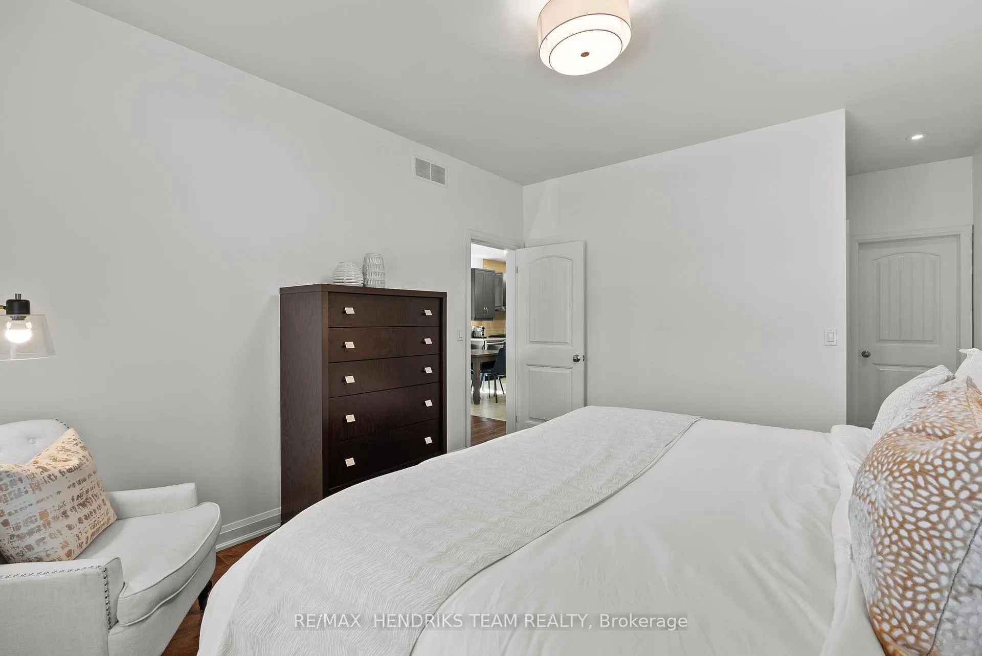Photo 19 of 85 Videl Crescent N, St. Catharines, Grapeview — HOMEH