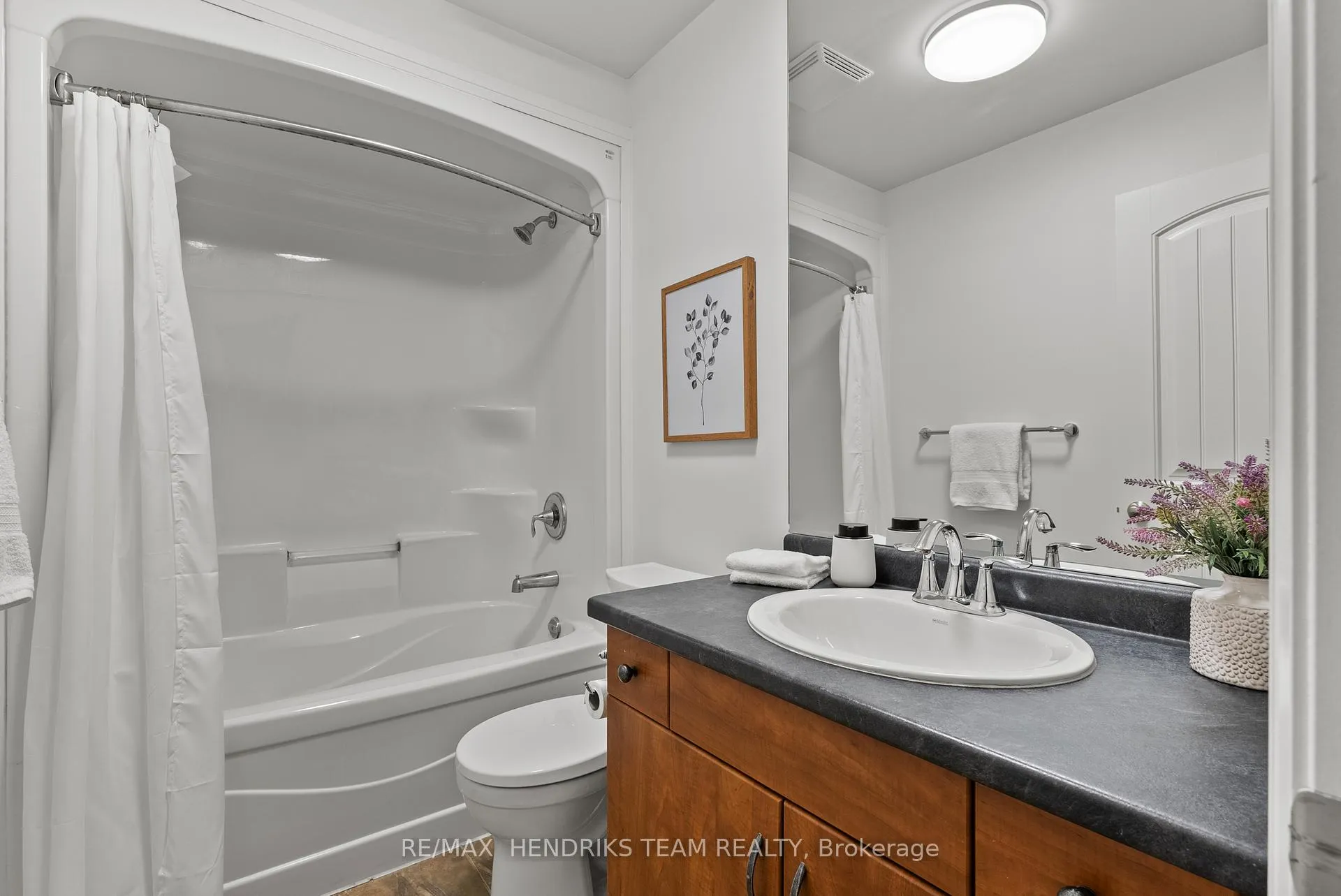 Photo 29 of 85 Videl Crescent N, St. Catharines, Grapeview — HOMEH