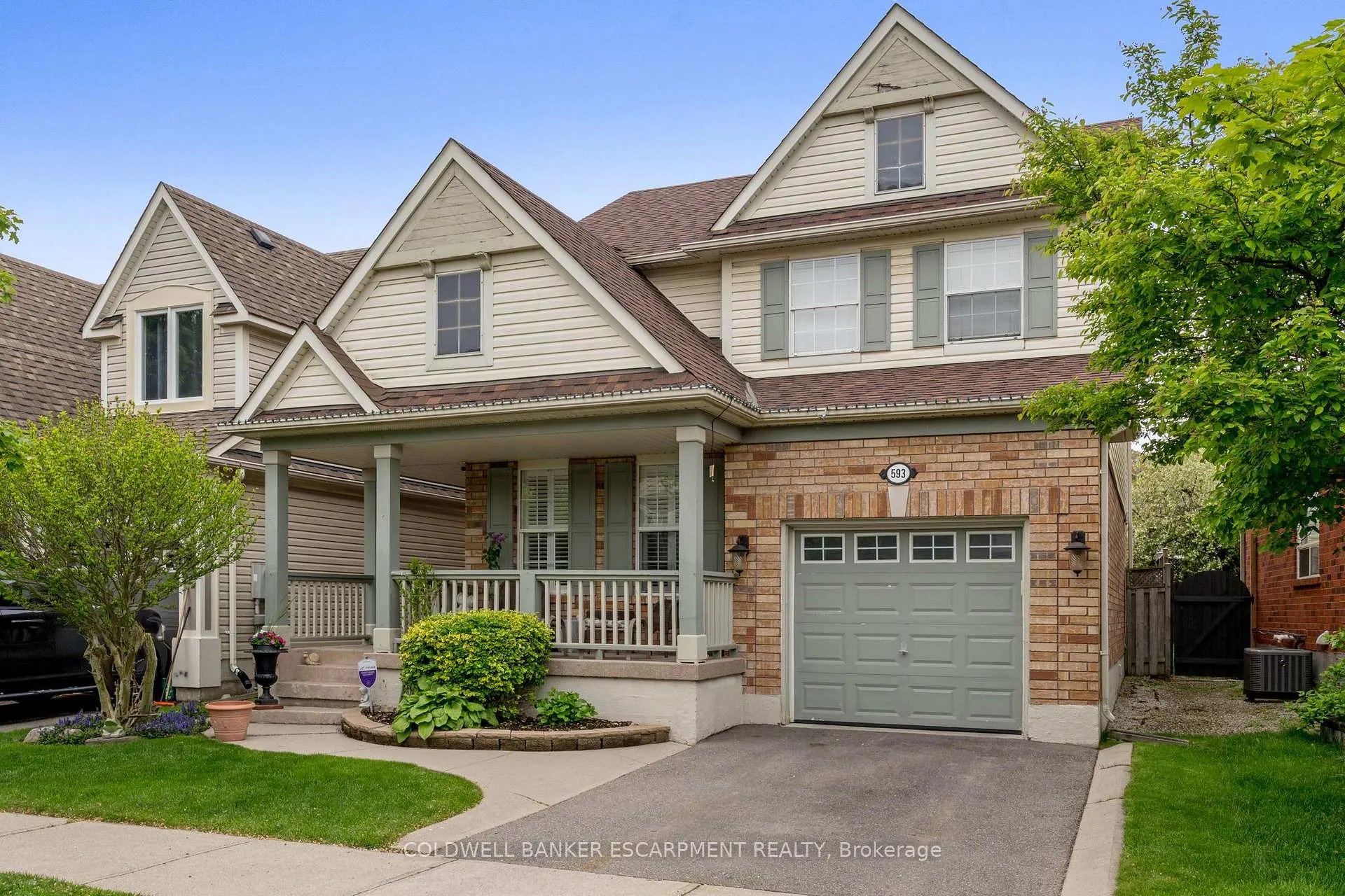 Front of 593 Caverhill Crescent