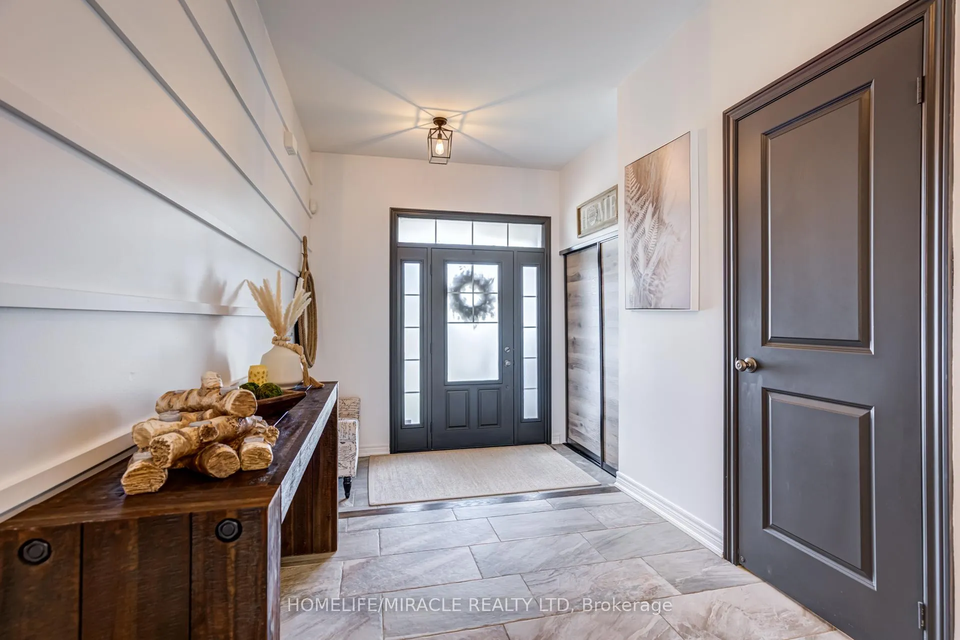 Photo 5 of 45 Burke Street, New Tecumseth, Alliston — HOMEH