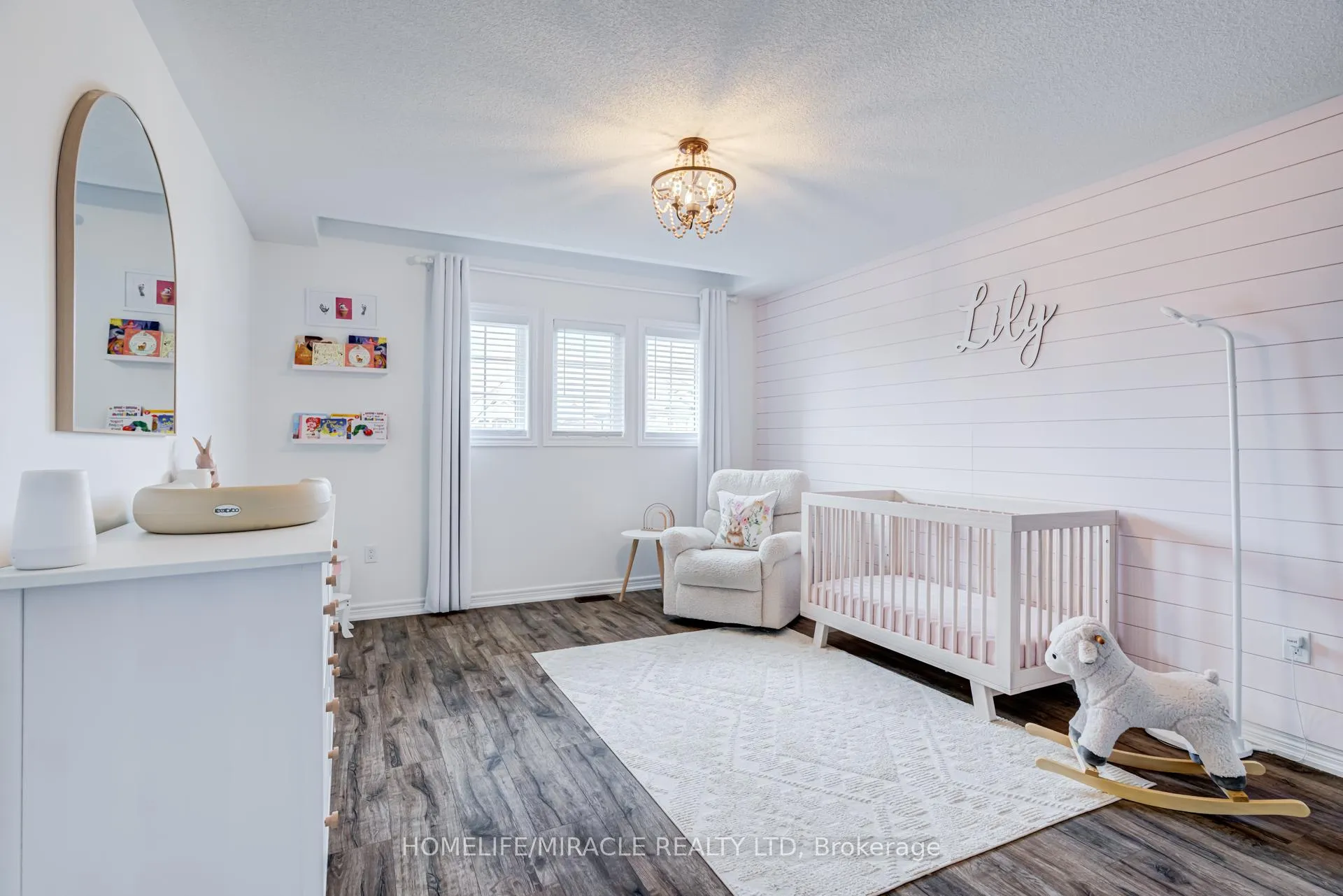 Photo 25 of 45 Burke Street, New Tecumseth, Alliston — HOMEH
