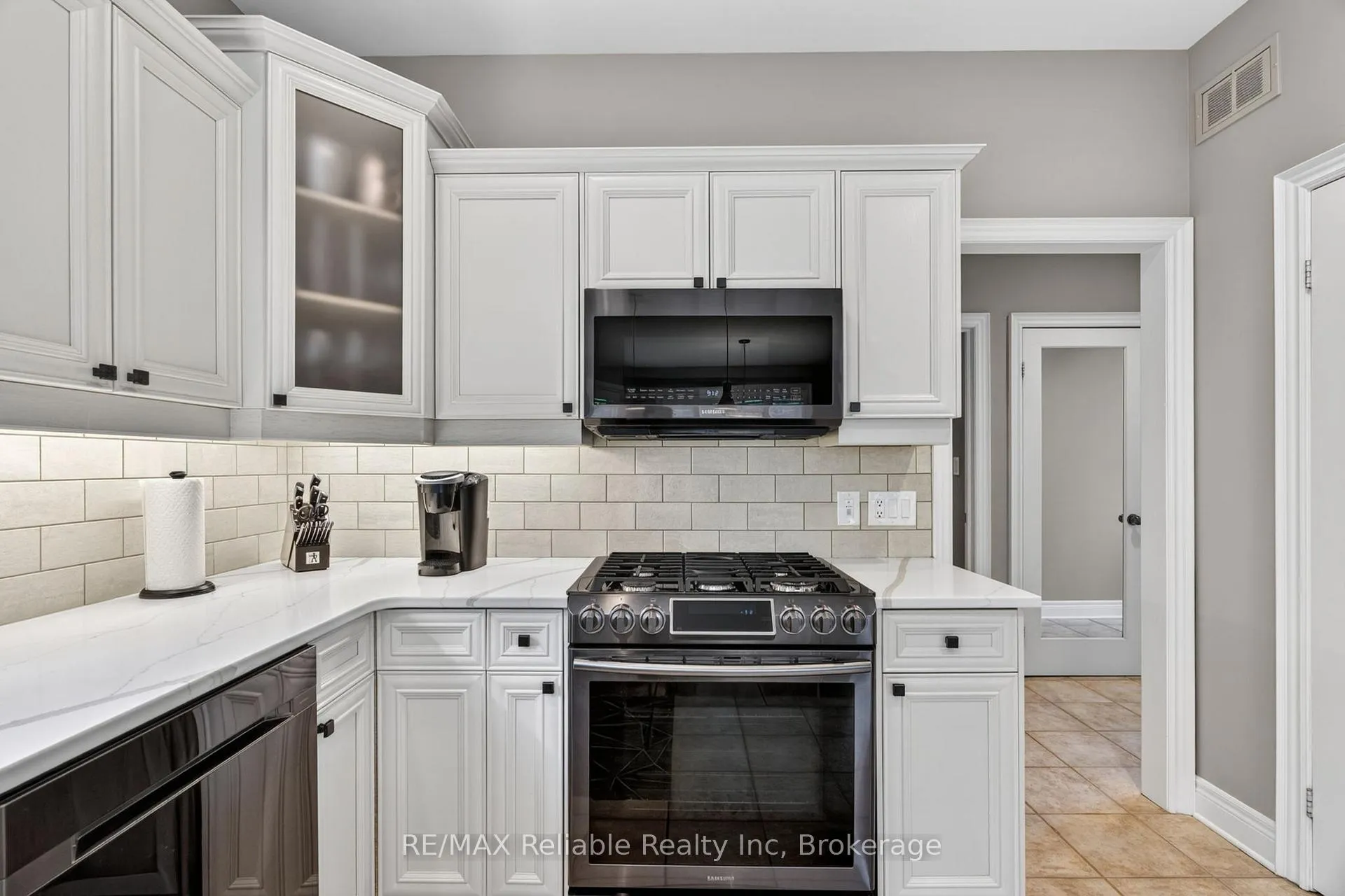 Photo 18 of 11 Harbour Court, Bluewater, Bayfield — HOMEH