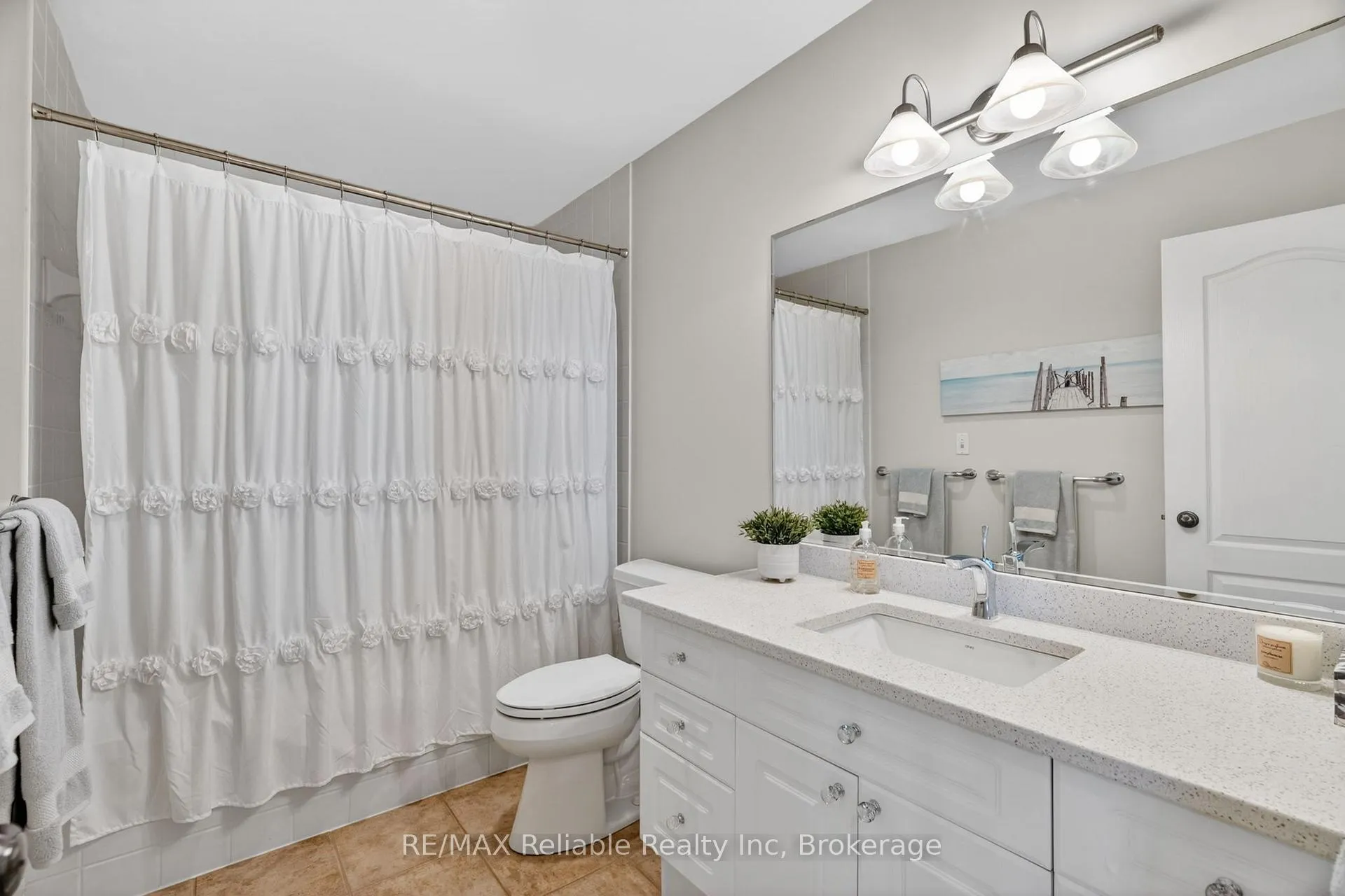 Photo 33 of 11 Harbour Court, Bluewater, Bayfield — HOMEH