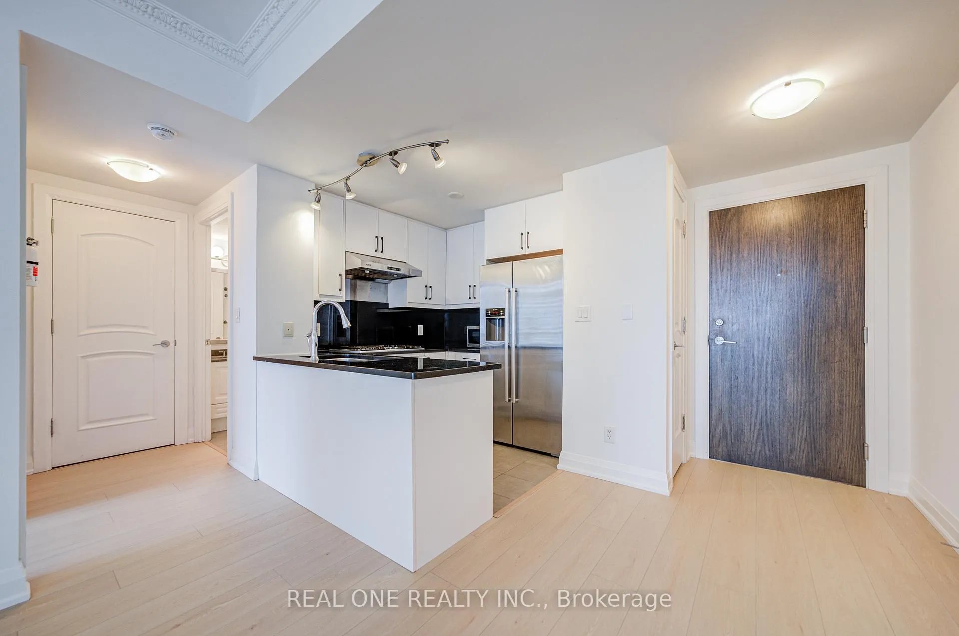 Photo 4 of Unit 3511, 16 Harbour Street, Toronto, Waterfront Communities — HOMEH