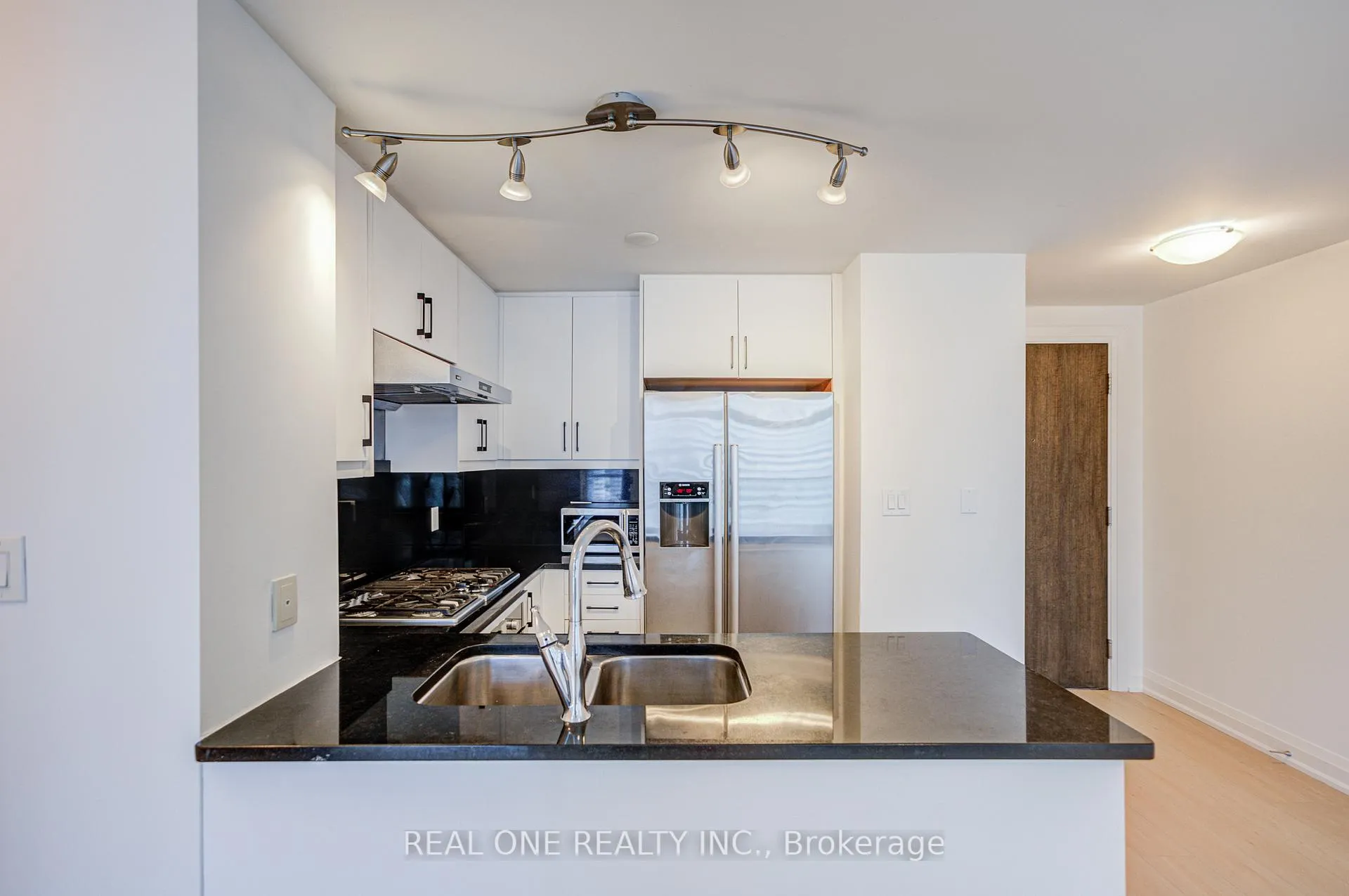 Photo 5 of Unit 3511, 16 Harbour Street, Toronto, Waterfront Communities — HOMEH