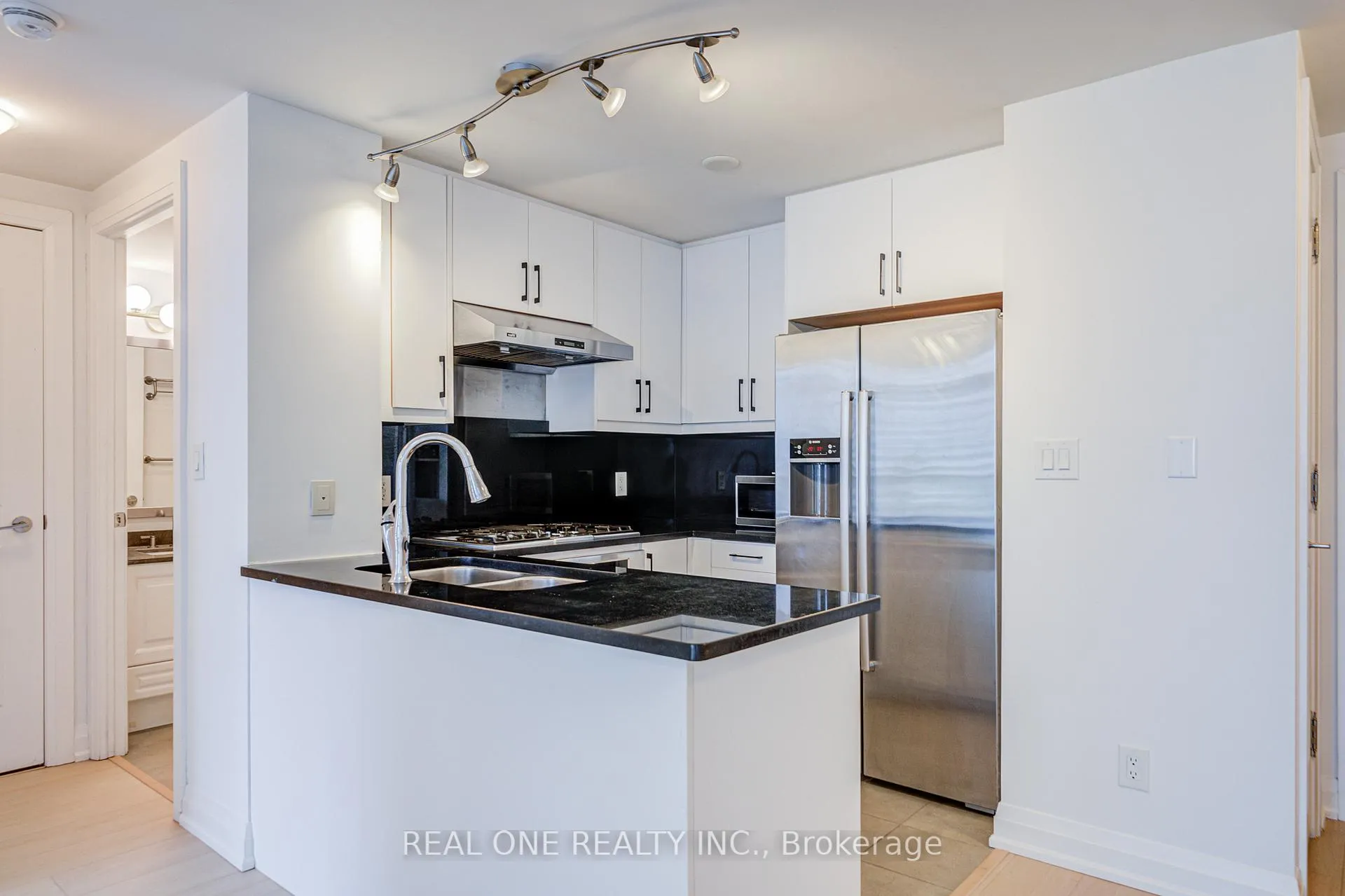 Photo 6 of Unit 3511, 16 Harbour Street, Toronto, Waterfront Communities — HOMEH