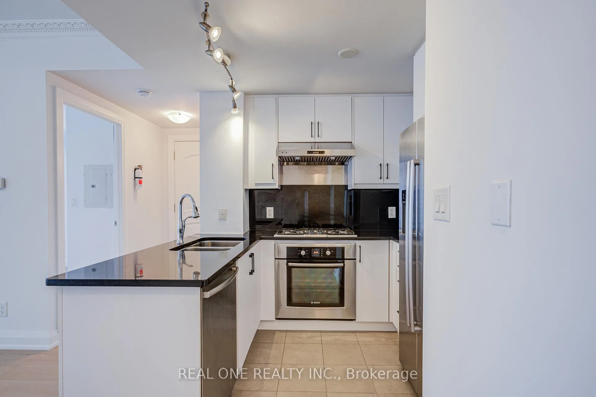 Photo 7 of Unit 3511, 16 Harbour Street, Toronto, Waterfront Communities — HOMEH