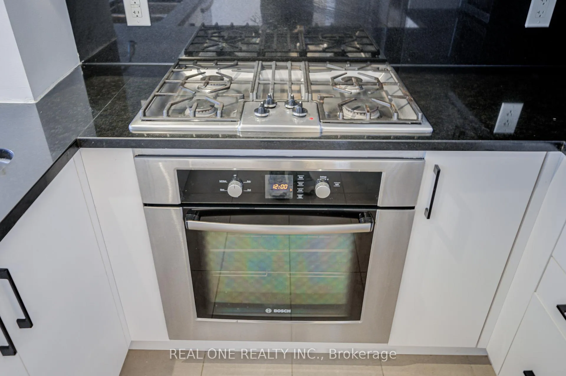 Photo 8 of Unit 3511, 16 Harbour Street, Toronto, Waterfront Communities — HOMEH