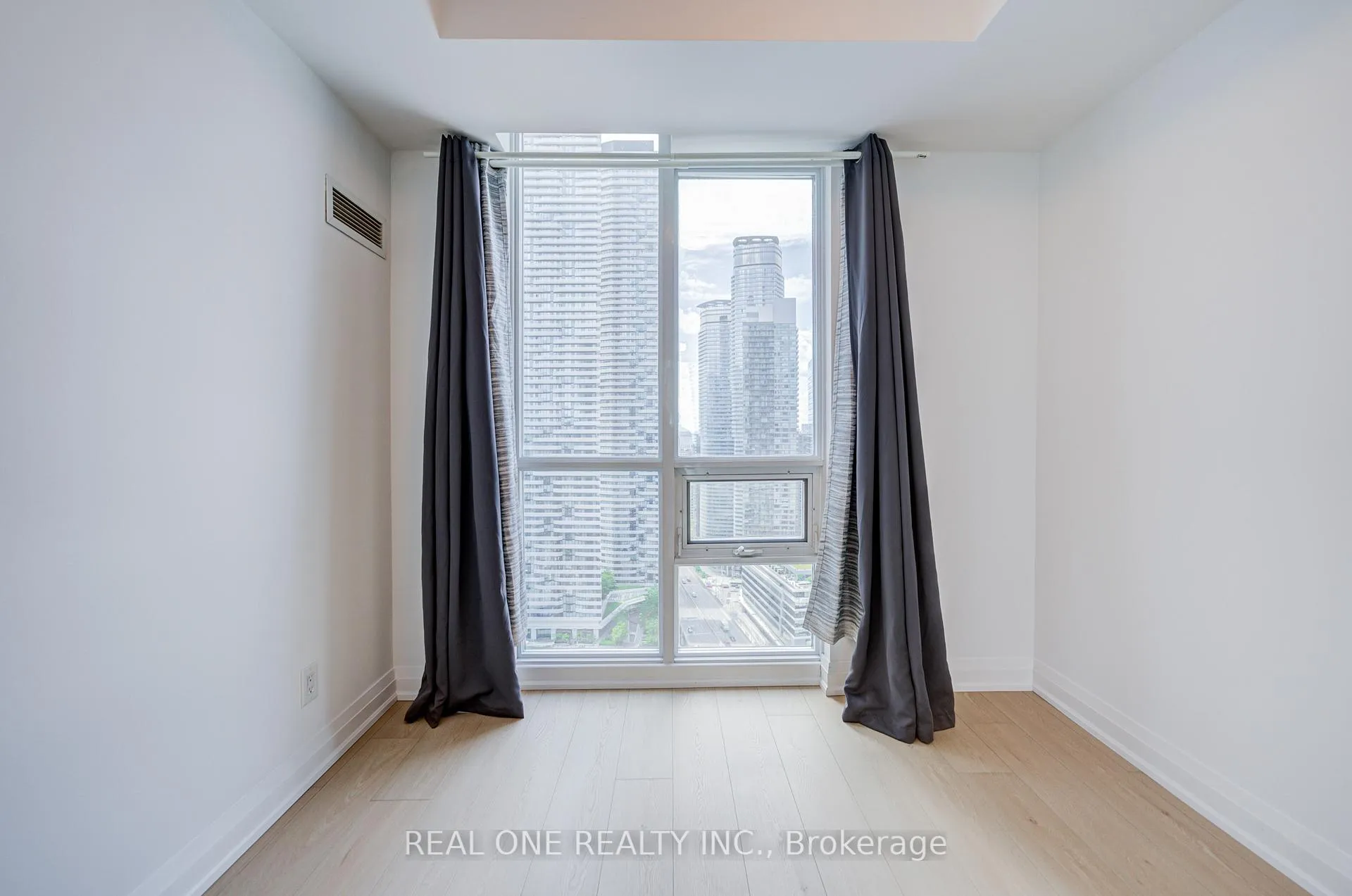 Photo 15 of Unit 3511, 16 Harbour Street, Toronto, Waterfront Communities — HOMEH