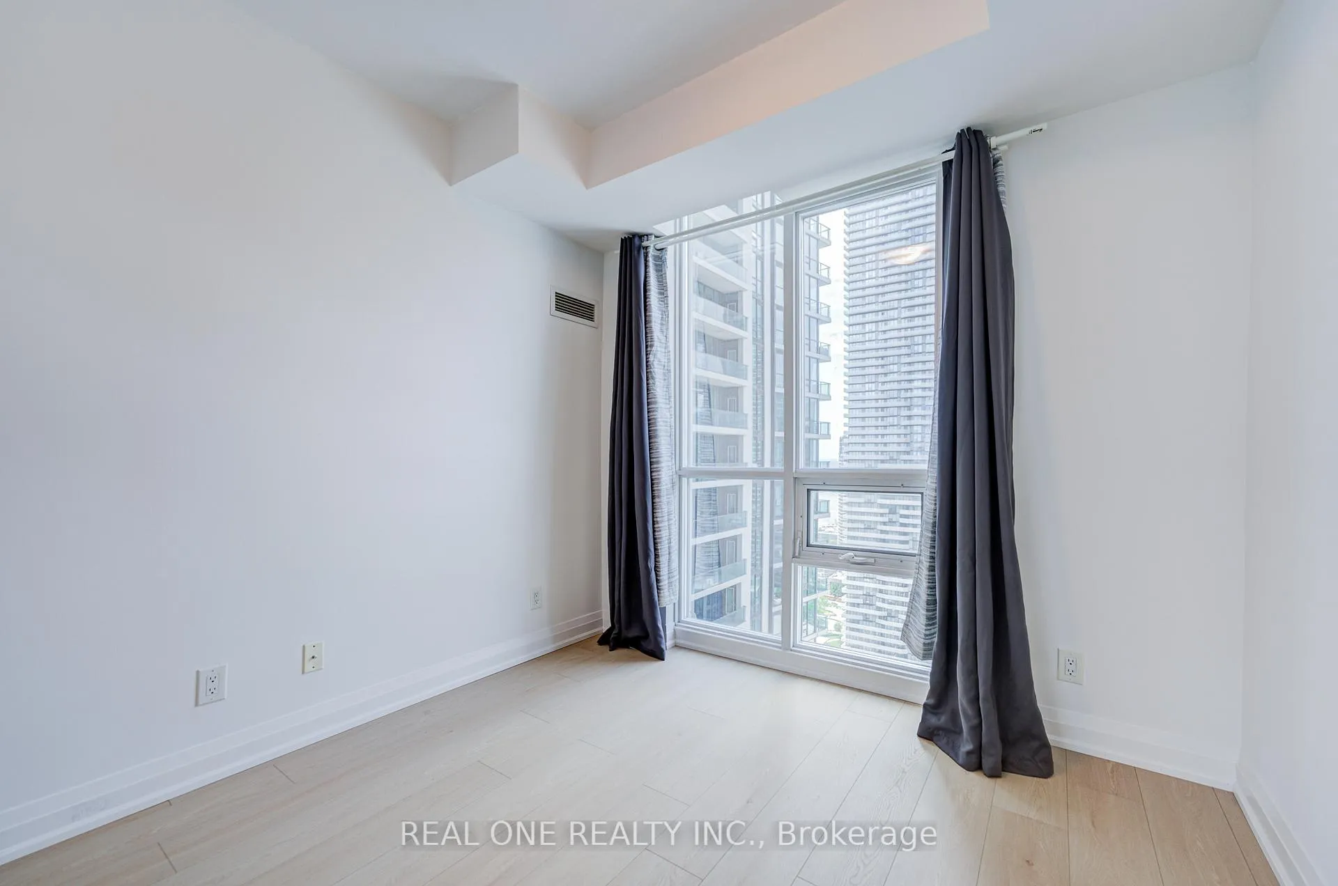 Photo 16 of Unit 3511, 16 Harbour Street, Toronto, Waterfront Communities — HOMEH