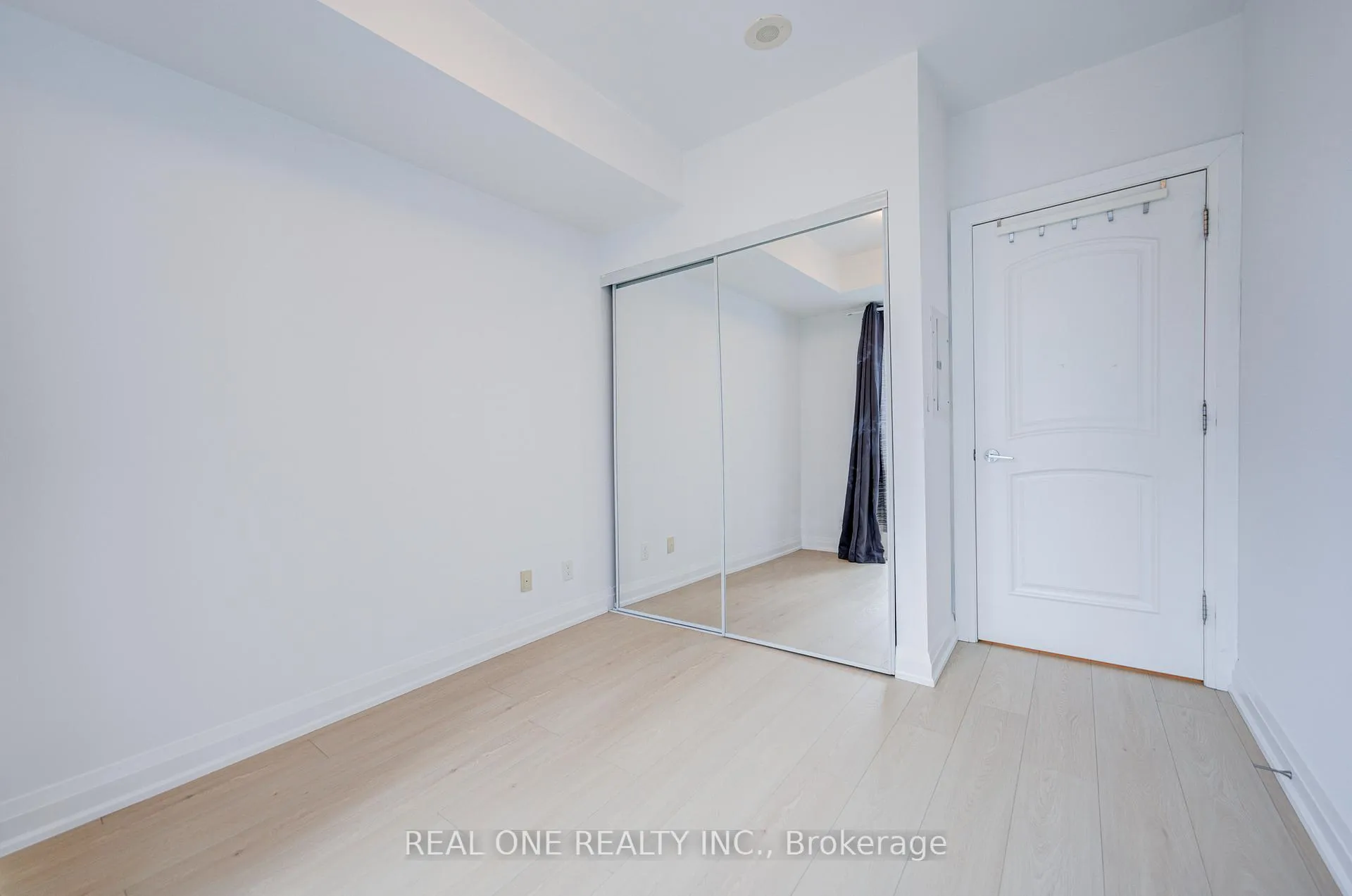 Photo 17 of Unit 3511, 16 Harbour Street, Toronto, Waterfront Communities — HOMEH