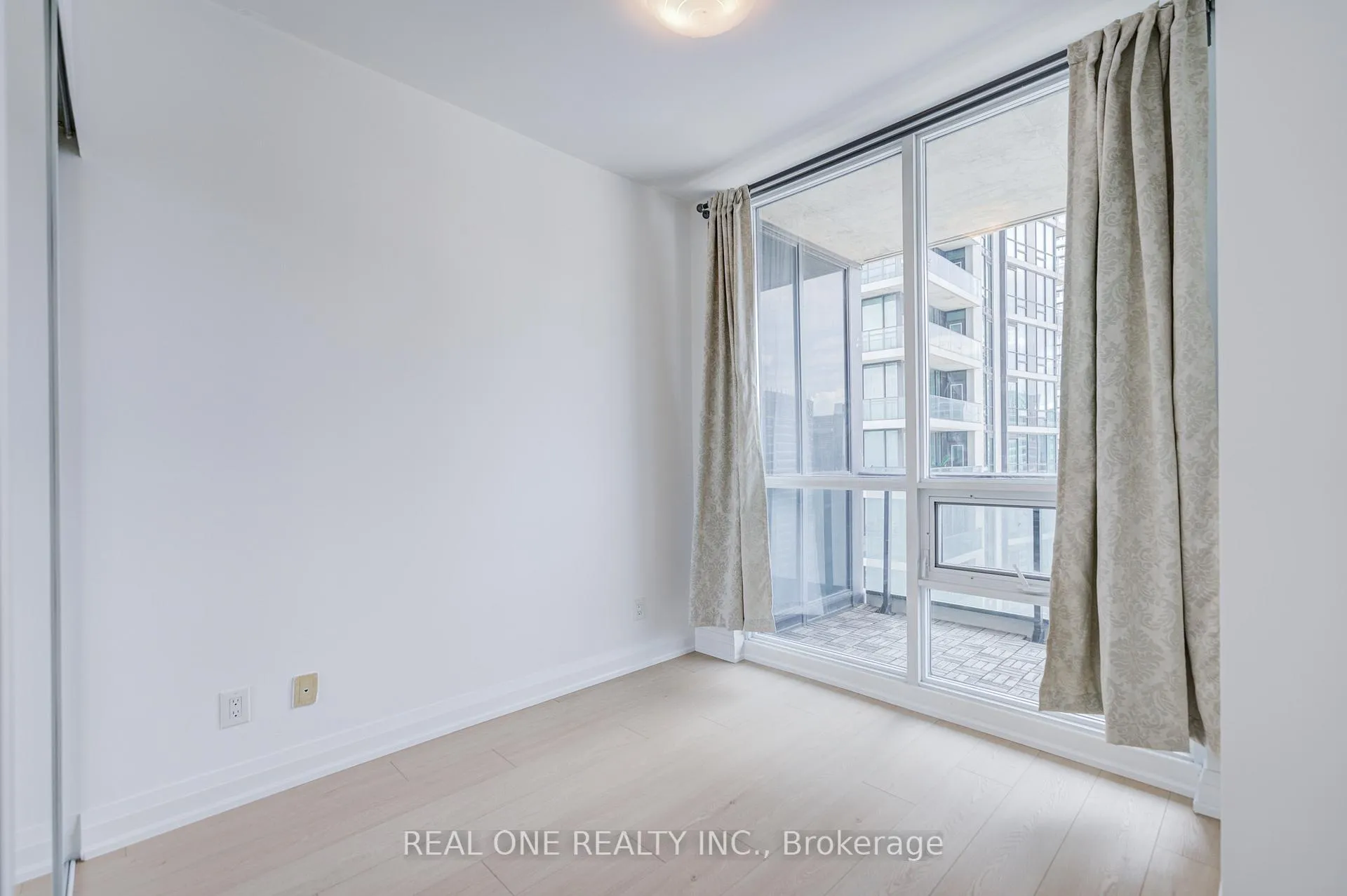 Photo 19 of Unit 3511, 16 Harbour Street, Toronto, Waterfront Communities — HOMEH